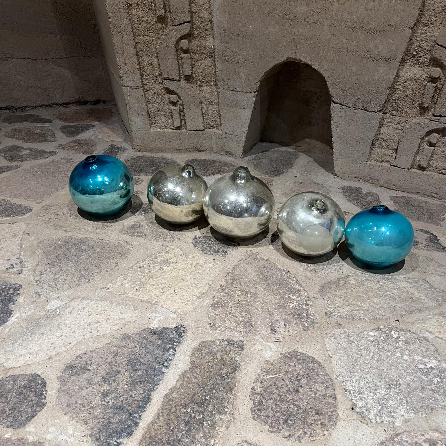 1960s Set of Five Hand Blown Mercury Glass Gazing Spheres Mexico
Largest 8 diameter x 8 h, smallest 7 diameter x 7 h
5 mercury colored glass globes. 
Crafted in Handblown glass.
No stamp or label present from the maker.
Inspired by fabuloso Luis