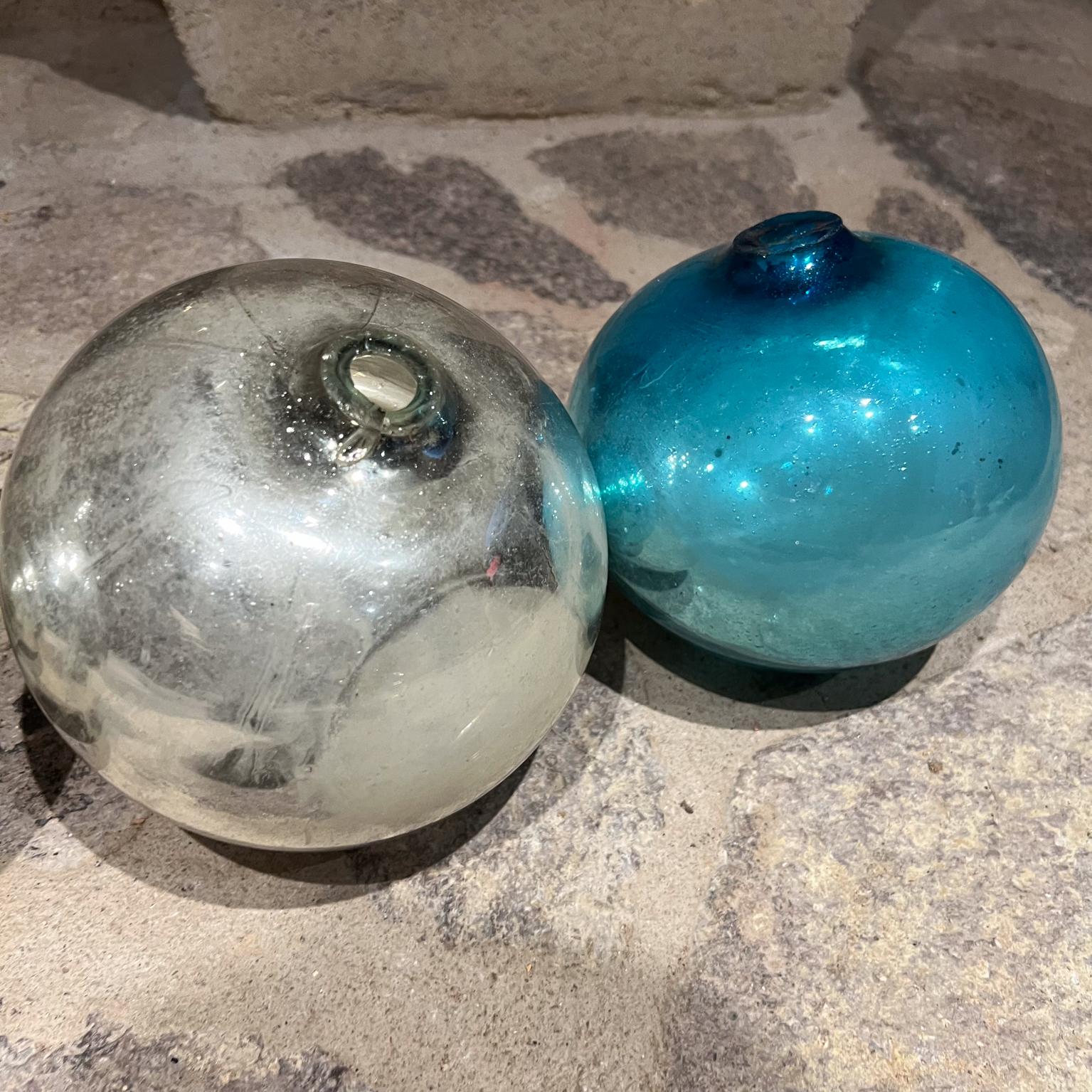Mid-Century Modern 1960s Set of Five Hand Blown Mercury Glass Gazing Spheres Mexico For Sale