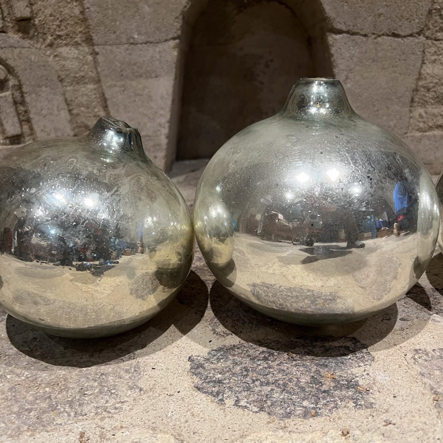 Mexican 1960s Set of Five Hand Blown Mercury Glass Gazing Spheres Mexico For Sale
