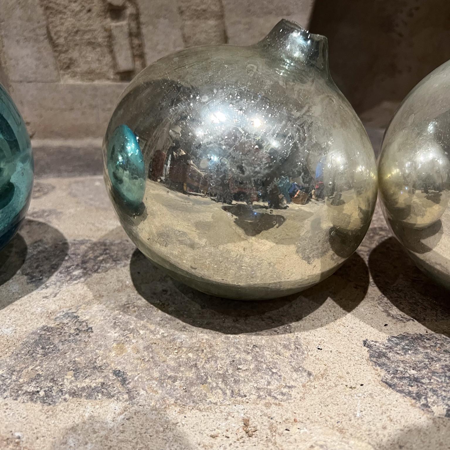 20th Century 1960s Set of Five Hand Blown Mercury Glass Gazing Spheres Mexico For Sale