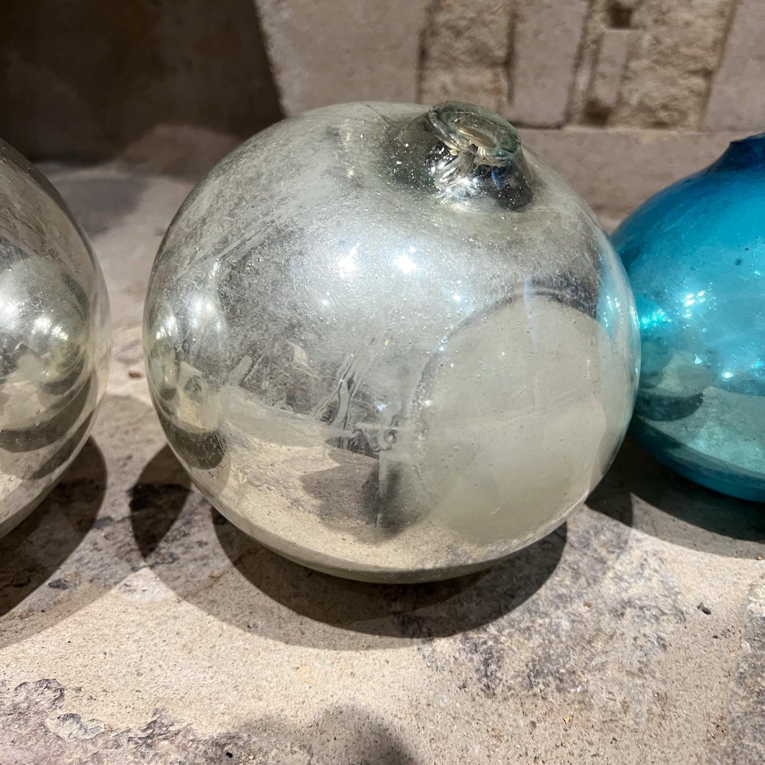 1960s Set of Five Hand Blown Mercury Glass Gazing Spheres Mexico For Sale 2