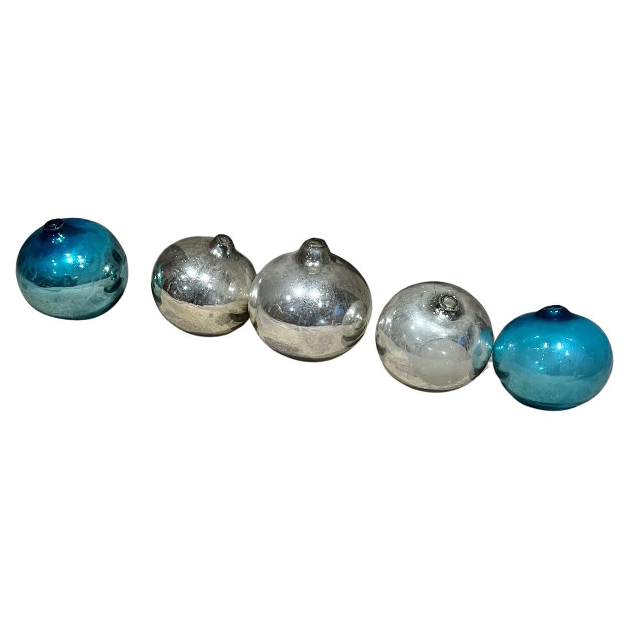 Ensemble de cinq sphères en verre mercuré soufflé à la main des années 1960, Mexique