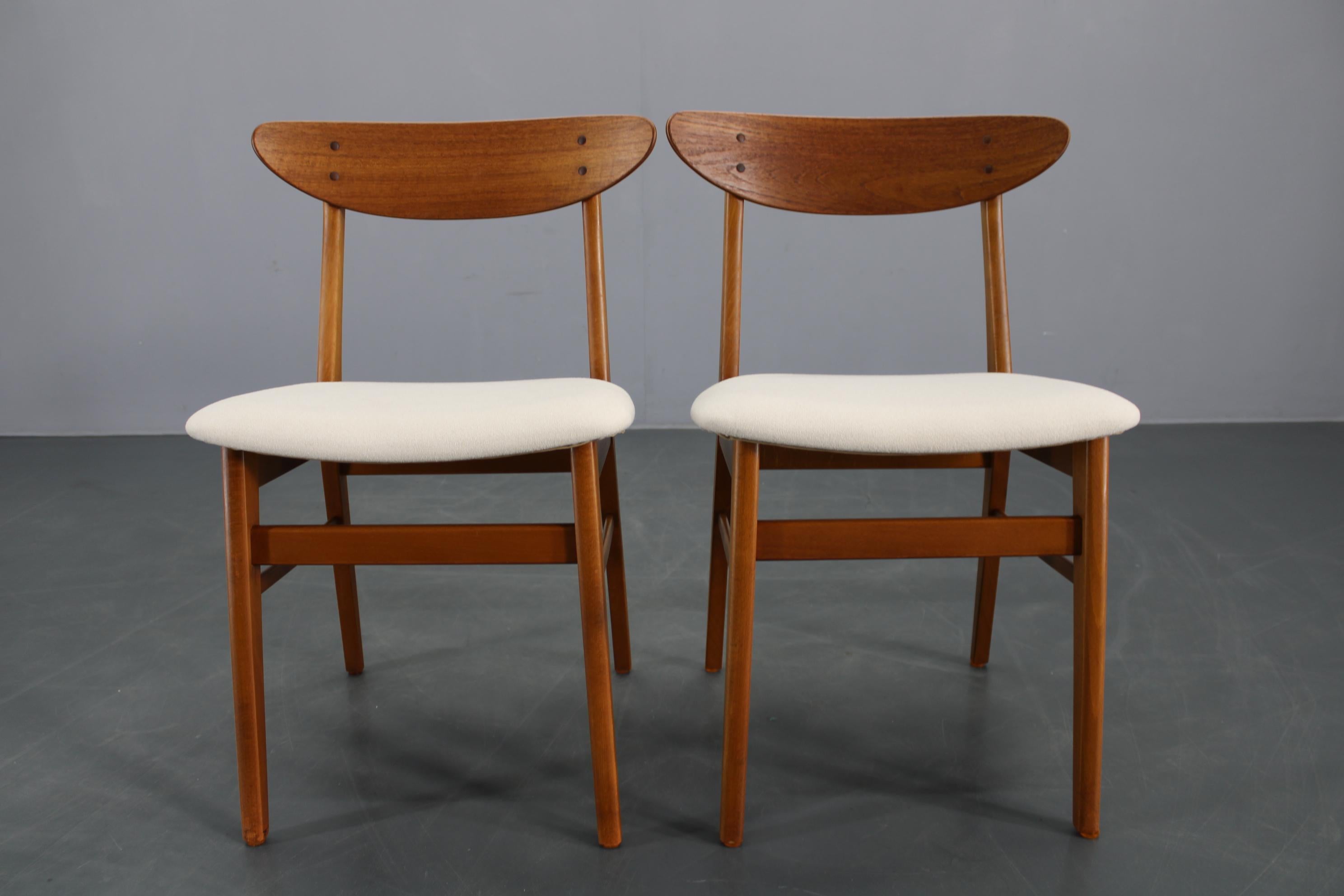 Set di cinque sedie da pranzo in teak restaurate degli anni '60 di Fastrup, Danimarca in vendita 4