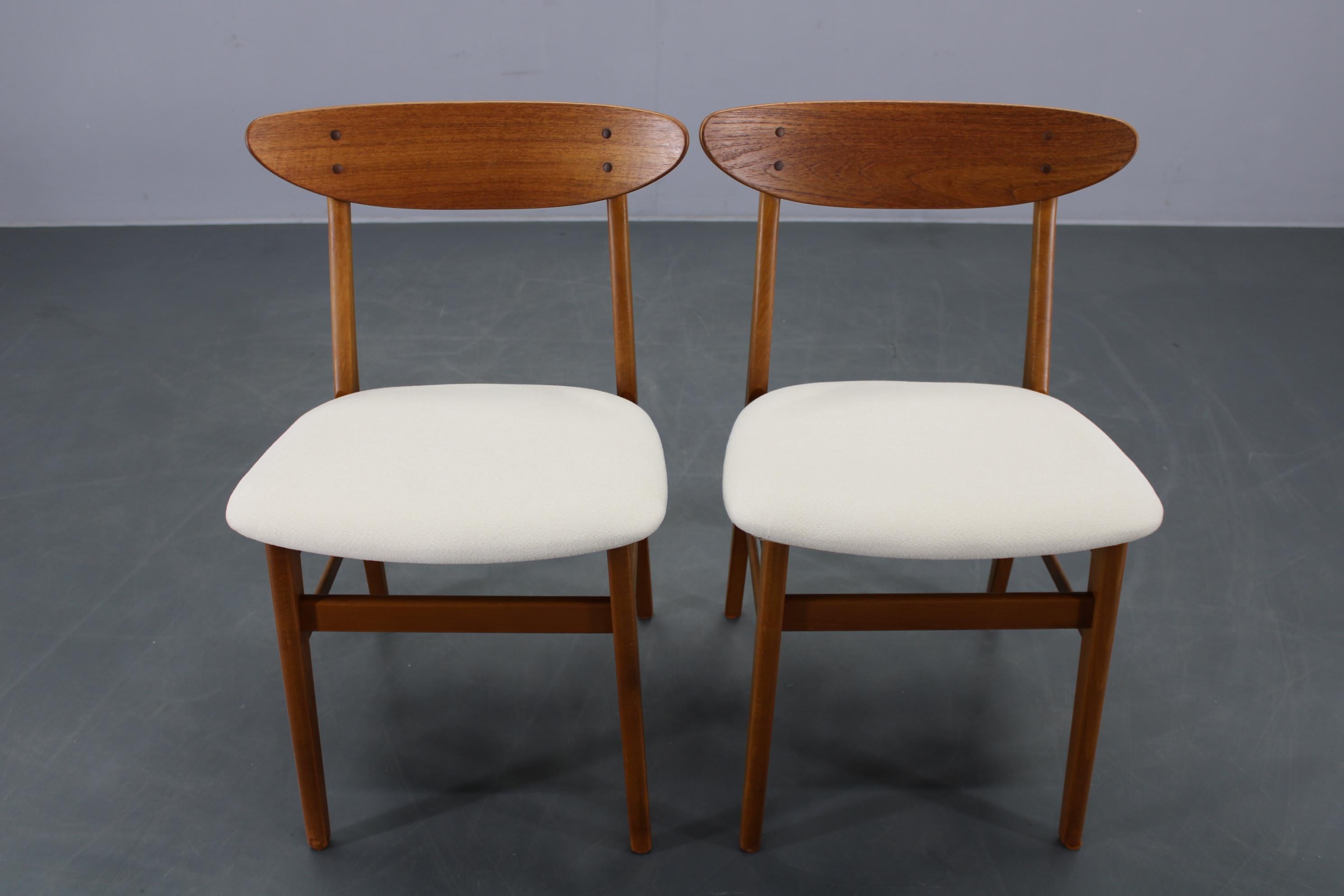 Set di cinque sedie da pranzo in teak restaurate degli anni '60 di Fastrup, Danimarca in vendita 5