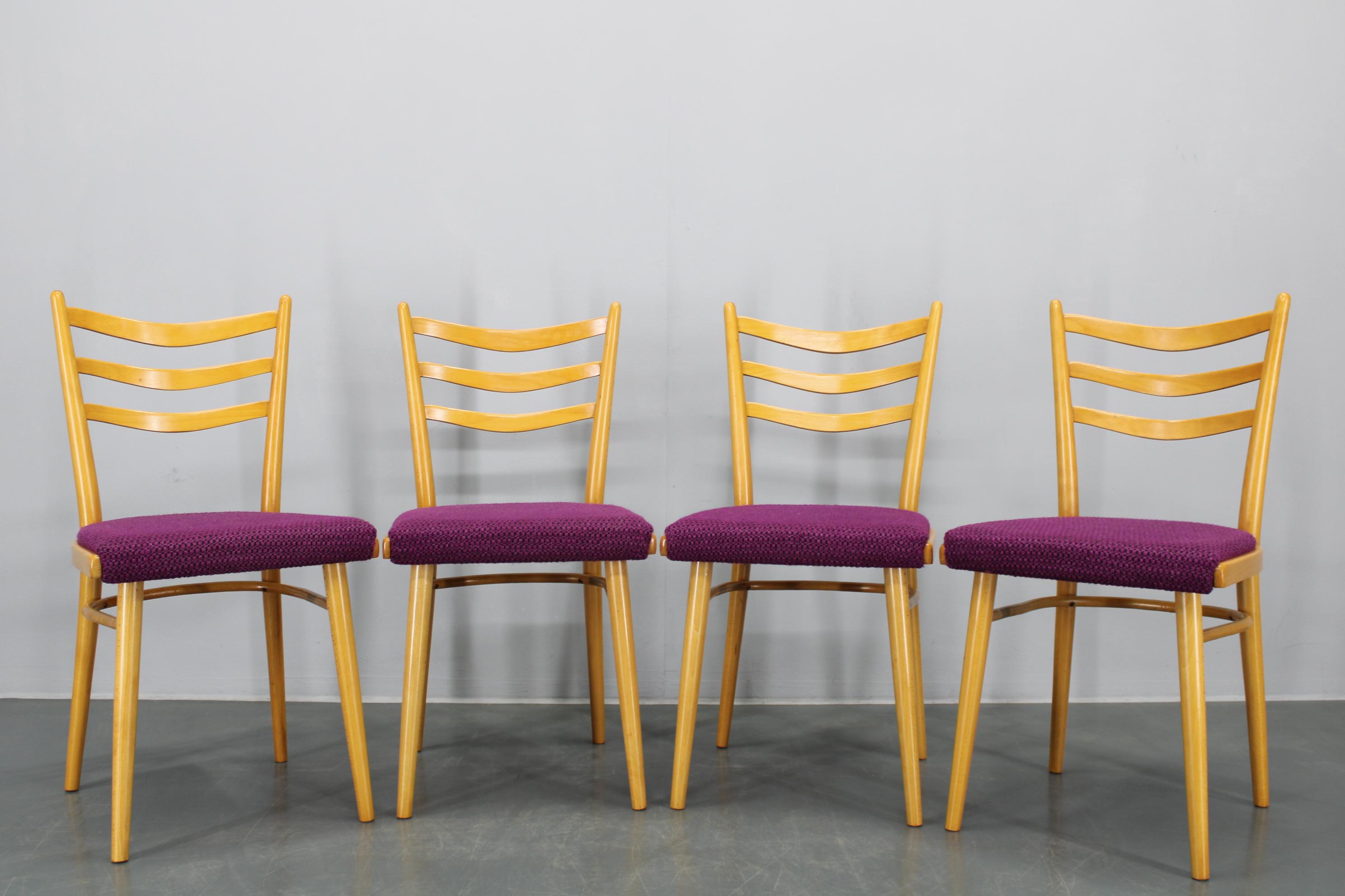 Mid-Century Modern 1960s Ensemble de quatre chaises de salle à manger en Beeche, Tchécoslovaquie en vente