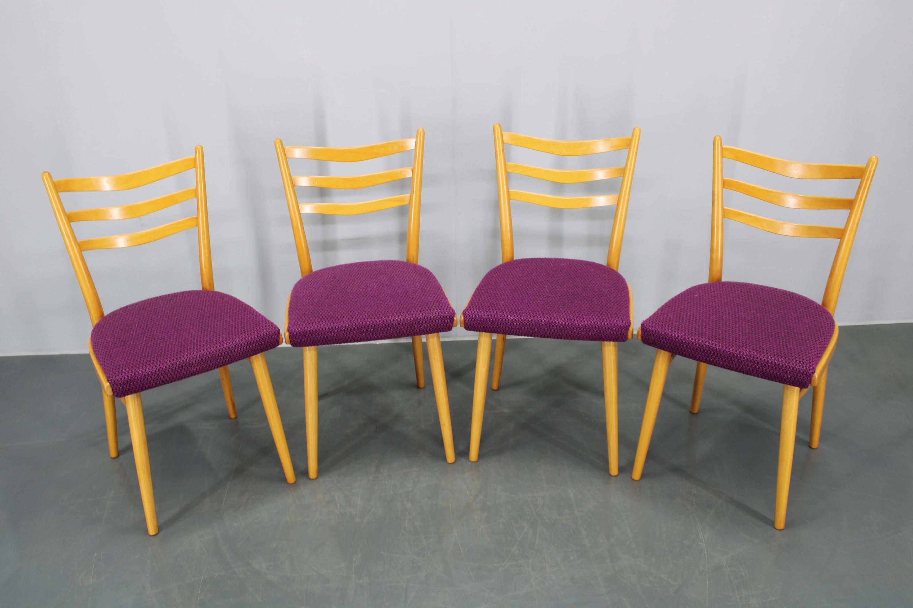 Tchèque 1960s Ensemble de quatre chaises de salle à manger en Beeche, Tchécoslovaquie en vente