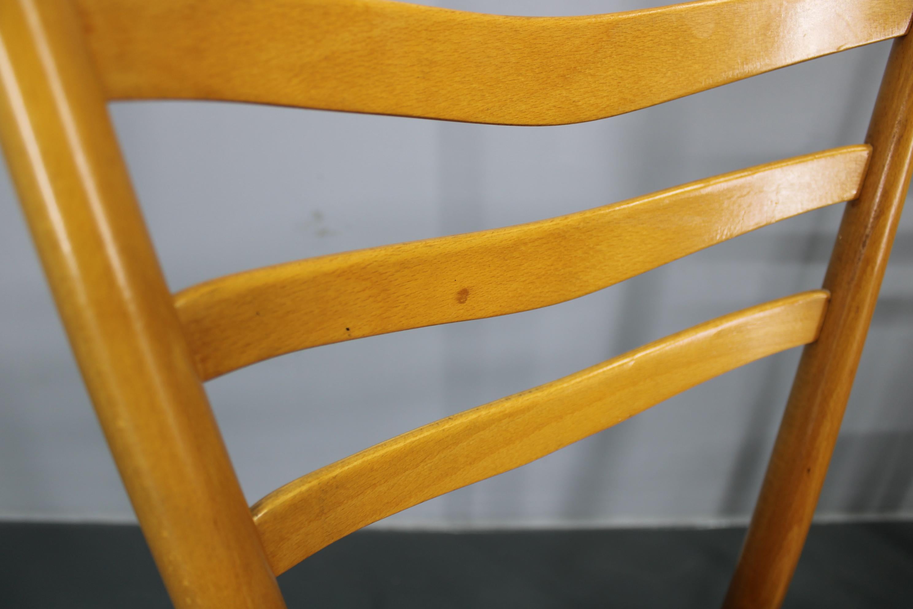 Tissu 1960s Ensemble de quatre chaises de salle à manger en Beeche, Tchécoslovaquie en vente