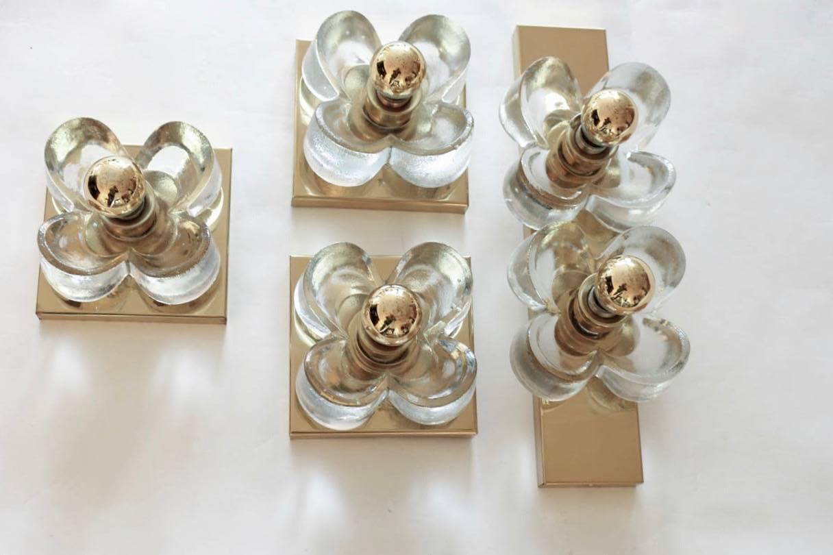 Each sconce is made with a rectangular brass back plate adorned with stylized glass flowers. Brass bulb socket.
The set is composed of four sconces:
- One double sconce with two bulbs socket. (40cmx 15 cm x 8 cm)
- Three single sconces with one