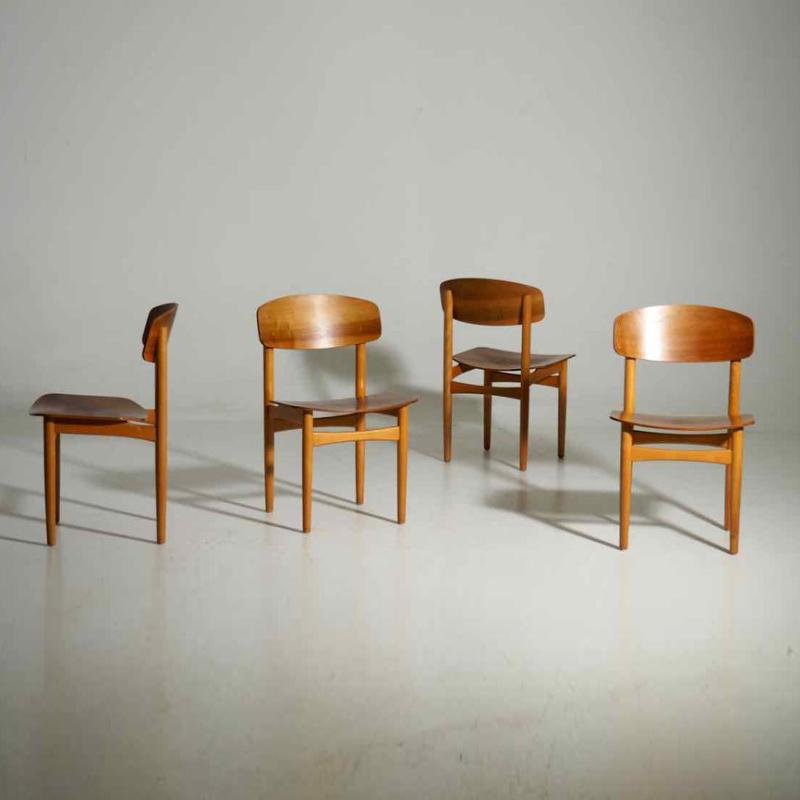 Superbe et emblématique ensemble de quatre chaises Børge Mogensen des années 1960 en bois de teck. Fabriqué par le fabricant de meubles Søborg, modèle 122.