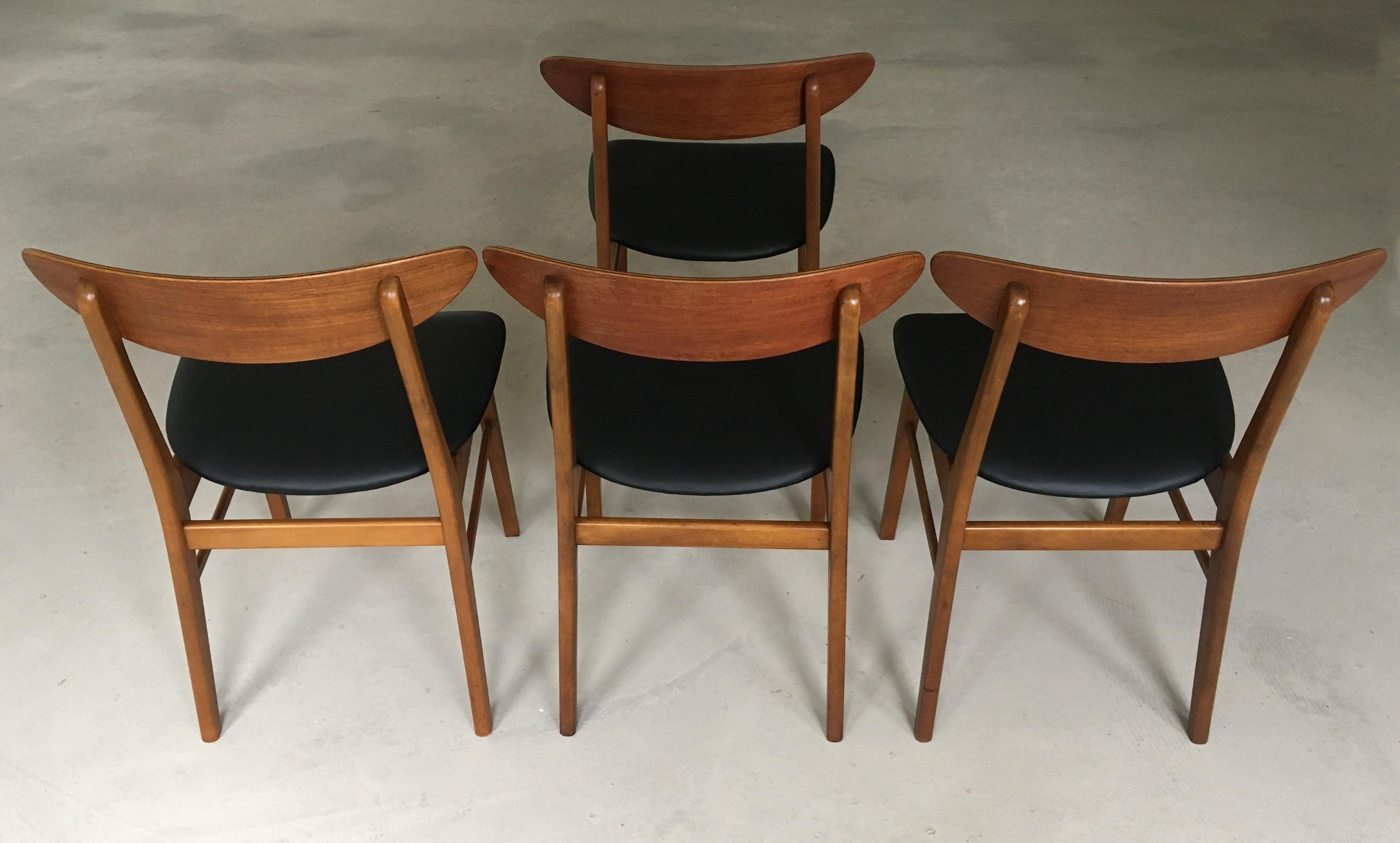 1960s Set of Four Danish Th. Harlev Dining Chairs in Teak and Beech by Farstrup In Good Condition For Sale In Knebel, DK