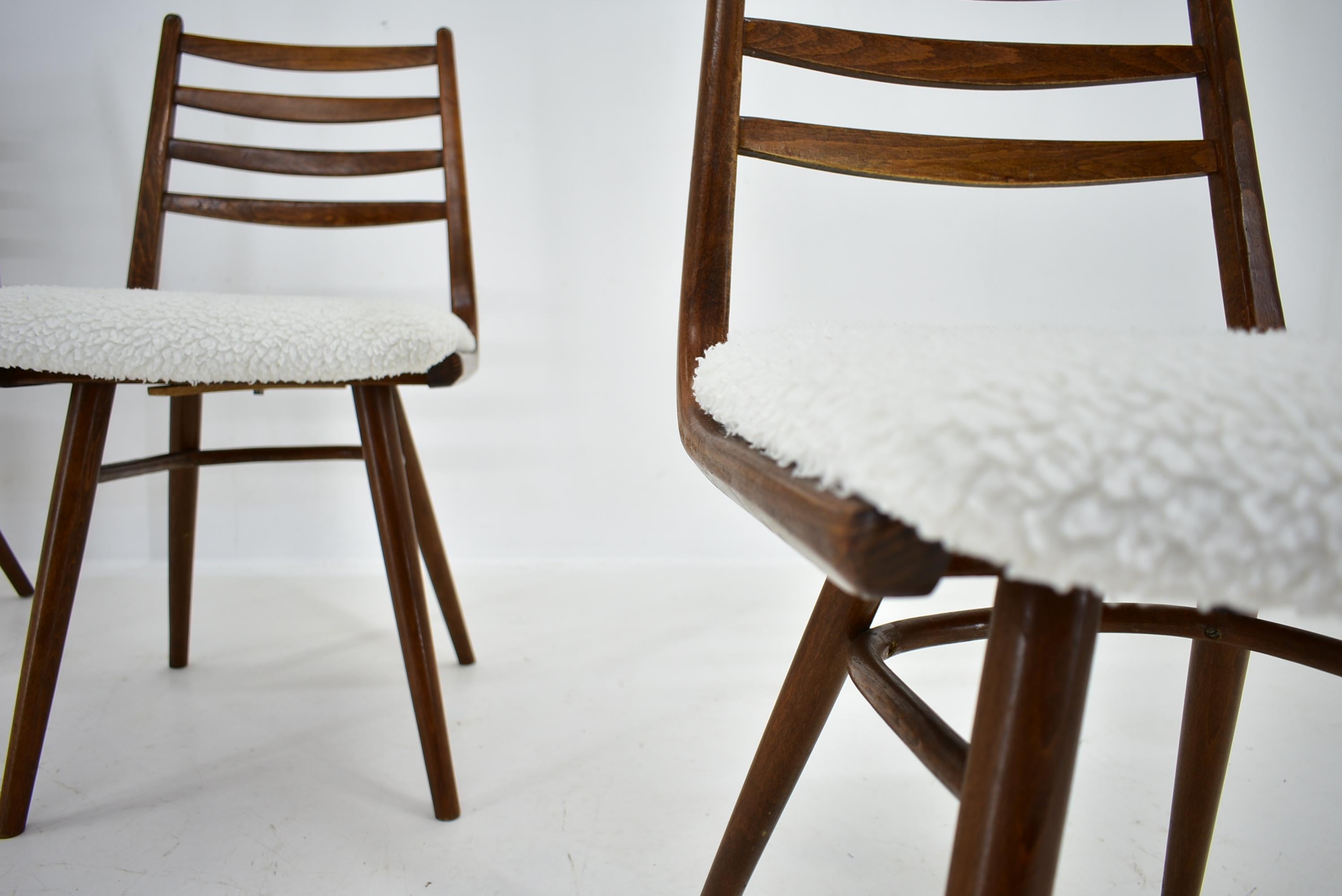 1960s Set of Four Dining Bentwood Chairs by Ton, Czechoslovakia For Sale 8