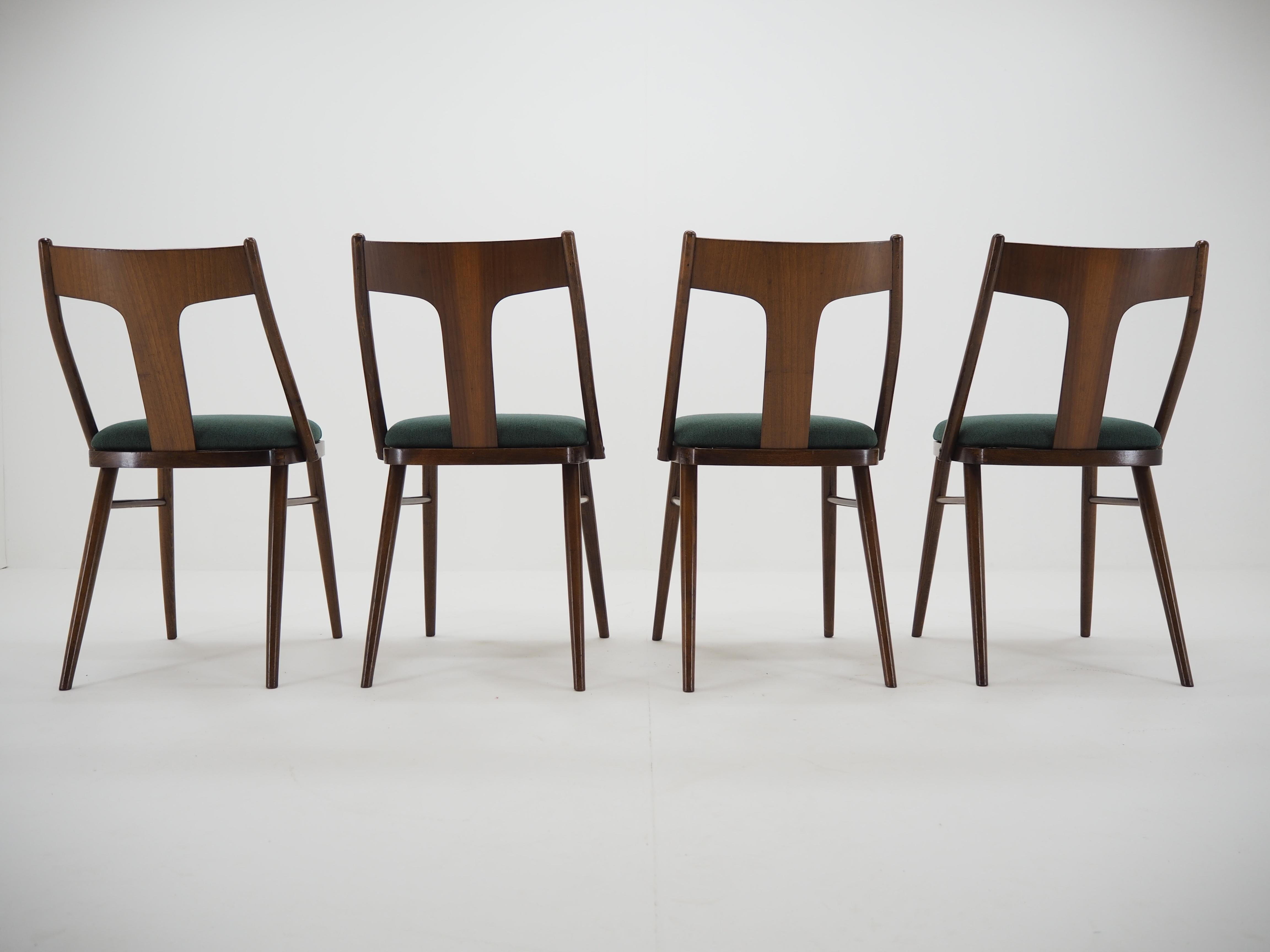 Set aus vier Esszimmerstühlen aus den 1960er Jahren, Tschechoslowakei im Zustand „Gut“ im Angebot in Praha, CZ