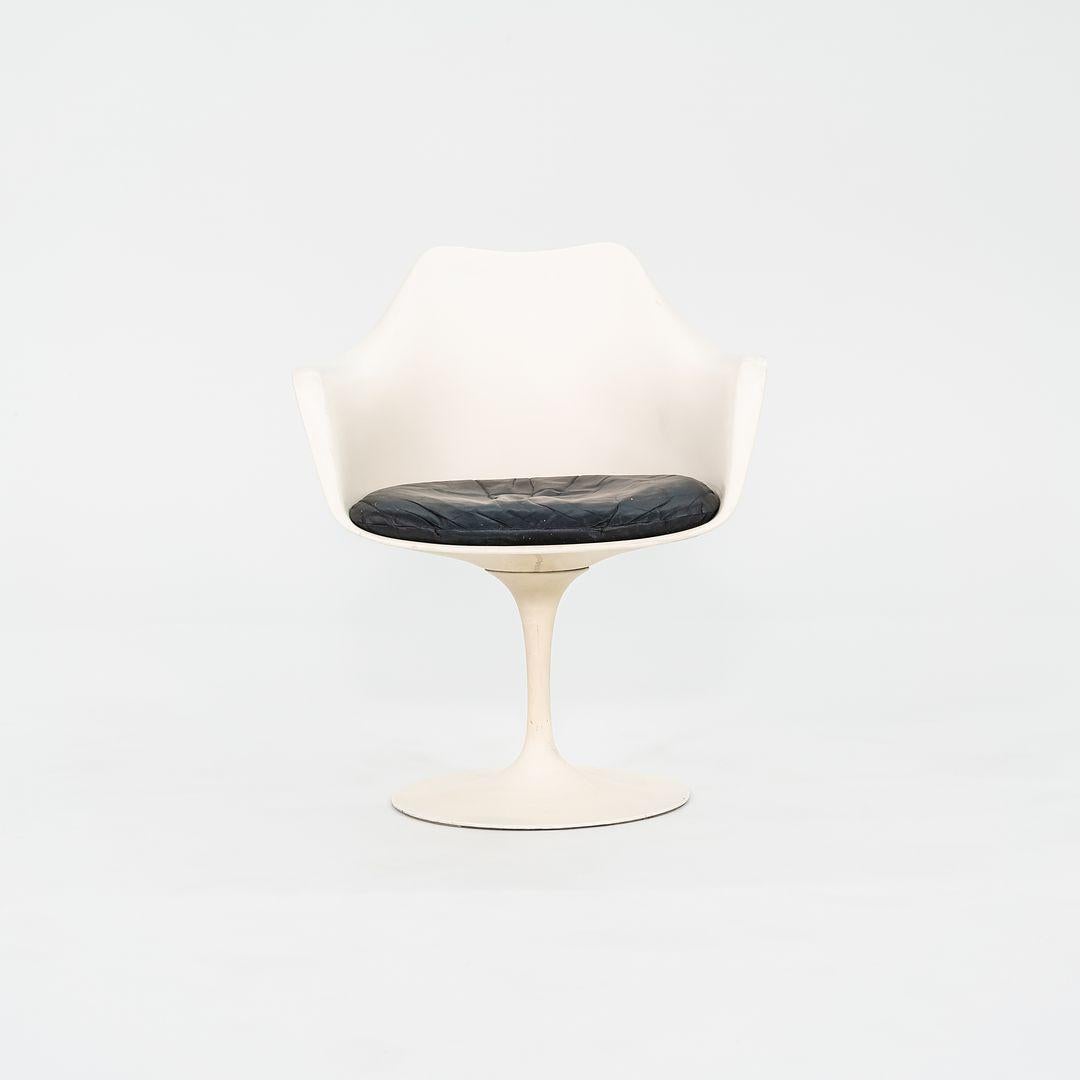 Poudré Ensemble de quatre fauteuils à piédestal Tulip d'Eero Saarinen pour Knoll, modèle 150US, des années 1960 en vente