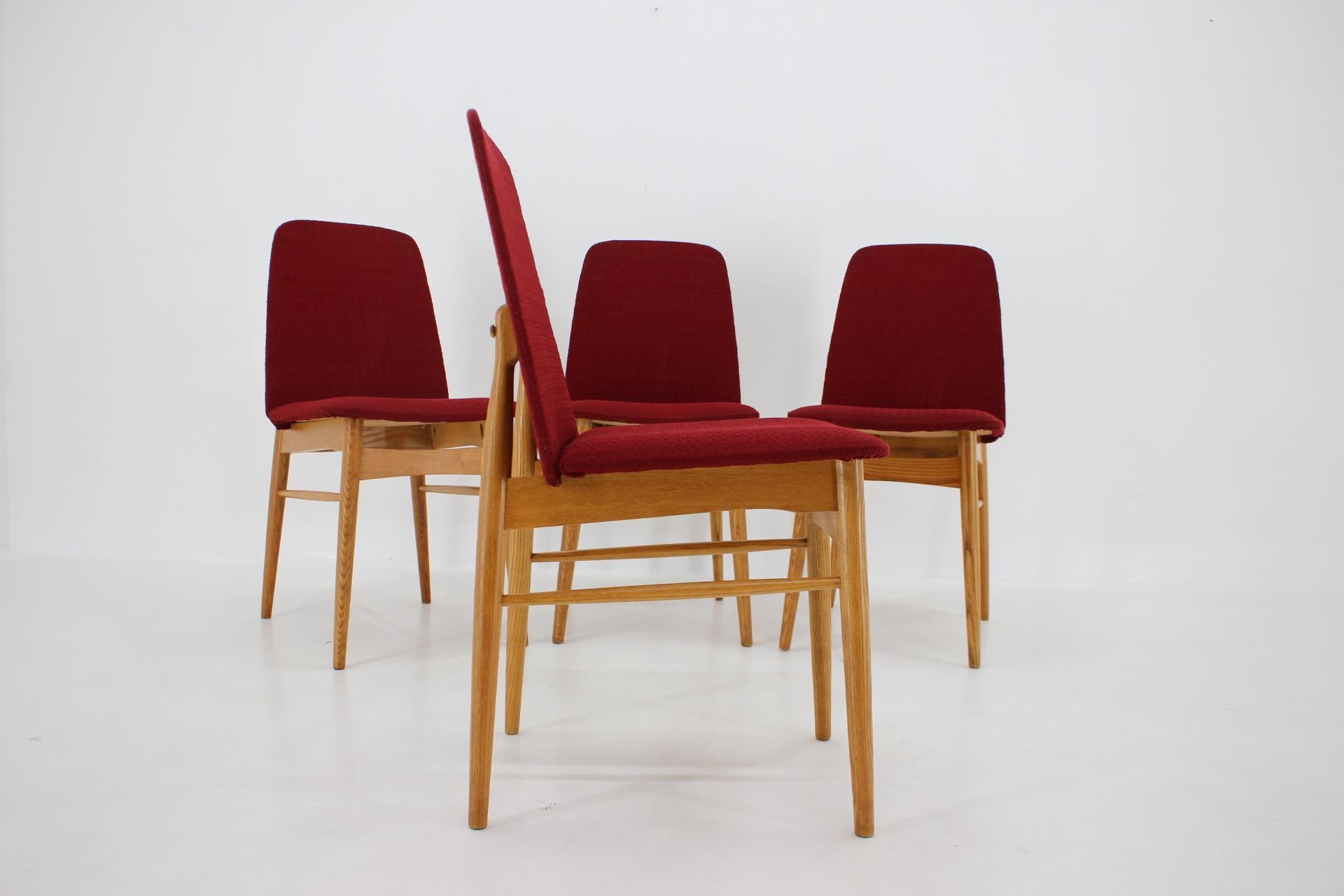 1960s Set of Four Elm Dining Chairs, Czechoslovakia For Sale 5