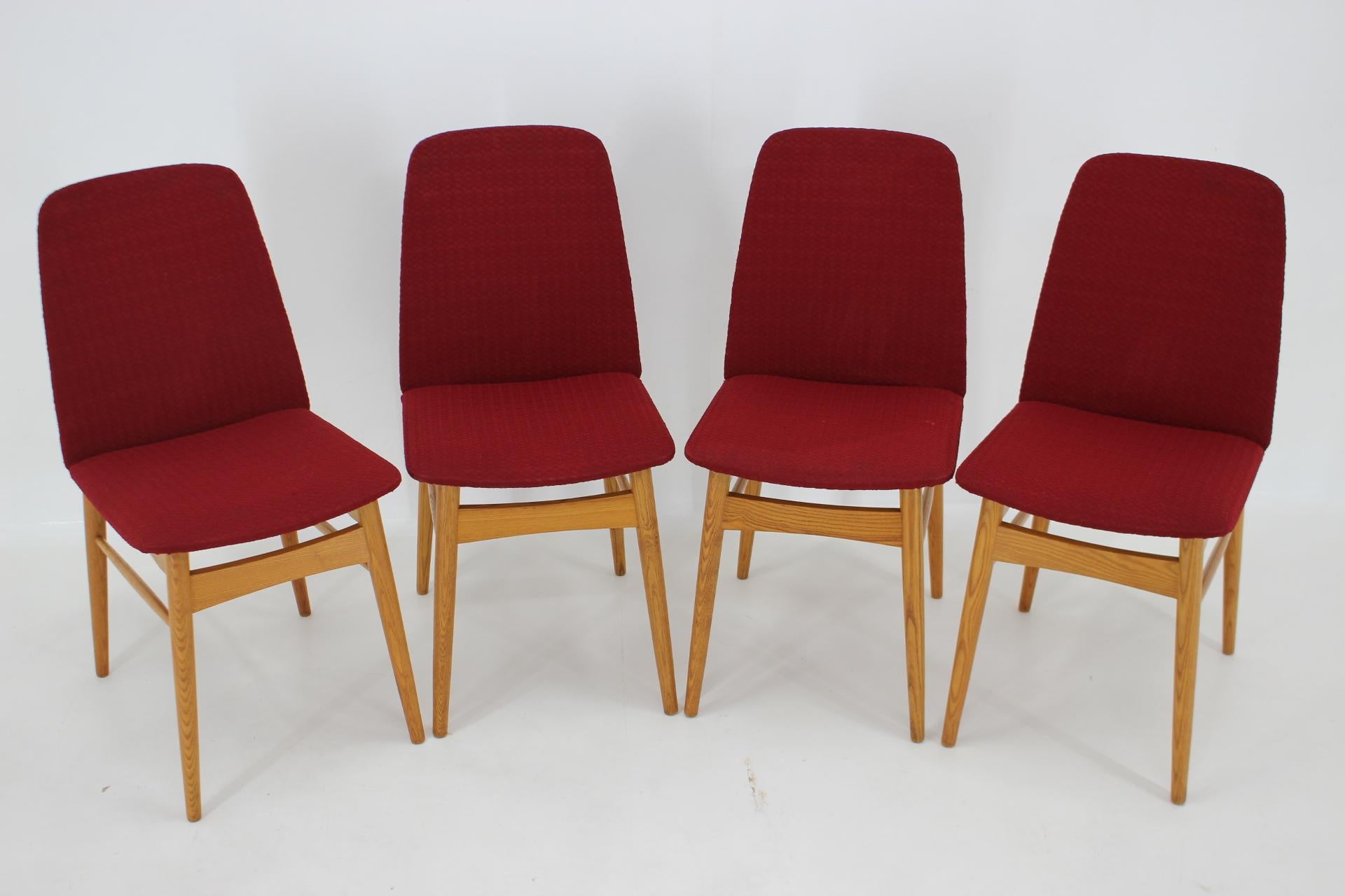 Mid-Century Modern 1960s Set of Four Elm Dining Chairs, Czechoslovakia For Sale