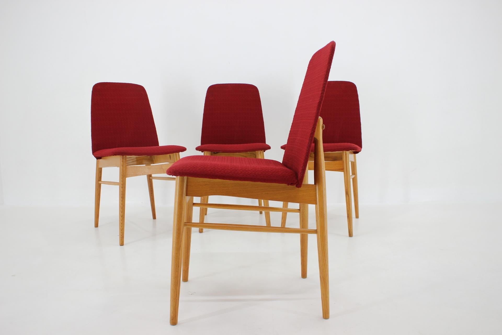 1960s Set of Four Elm Dining Chairs, Czechoslovakia For Sale 1