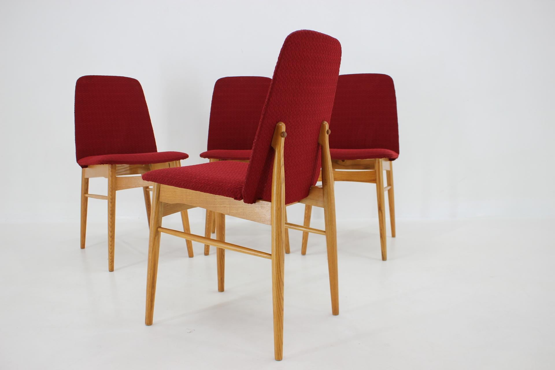 1960s Set of Four Elm Dining Chairs, Czechoslovakia For Sale 2