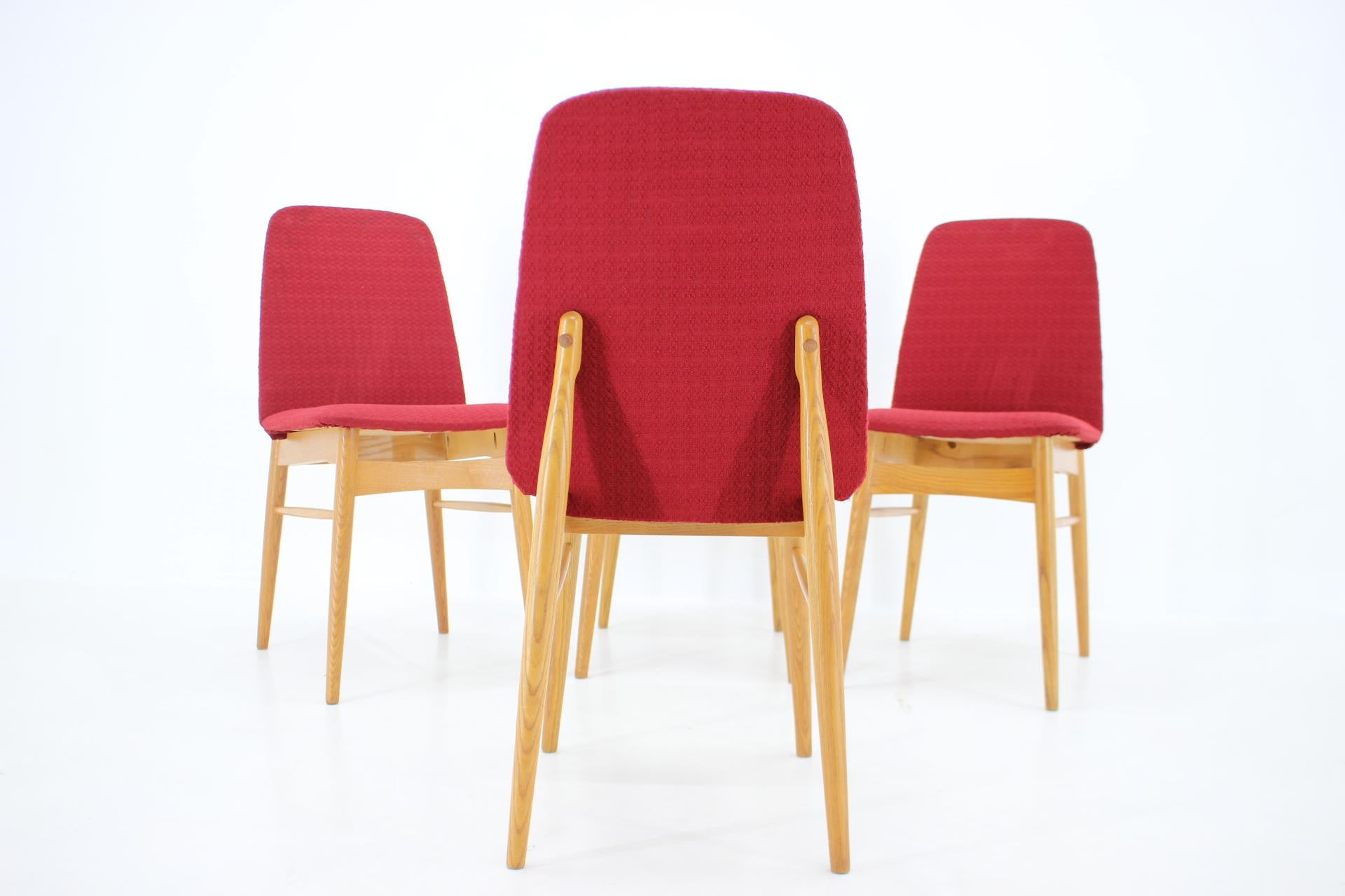 1960s Set of Four Elm Dining Chairs, Czechoslovakia For Sale 3
