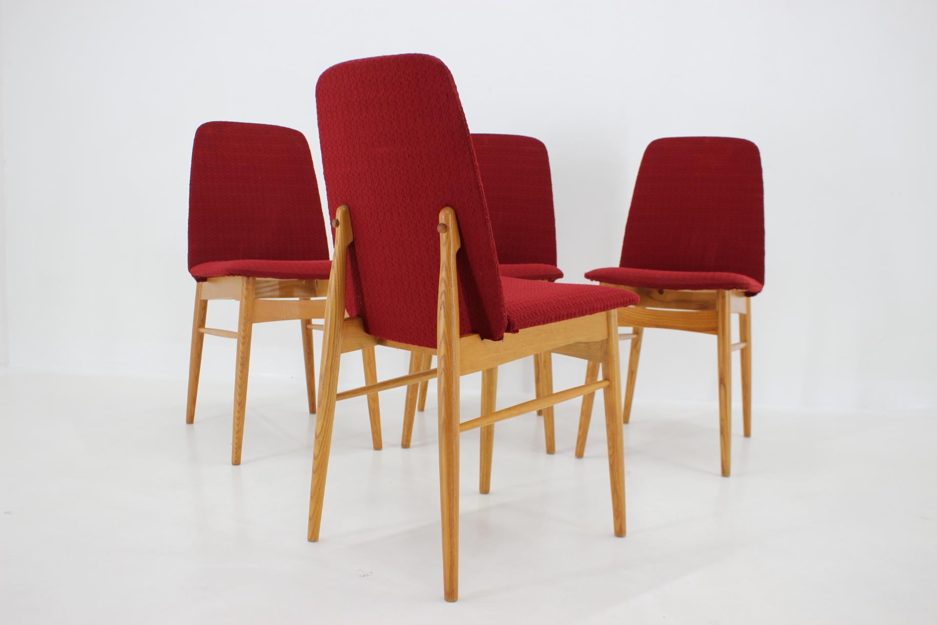 1960s Set of Four Elm Dining Chairs, Czechoslovakia For Sale 4