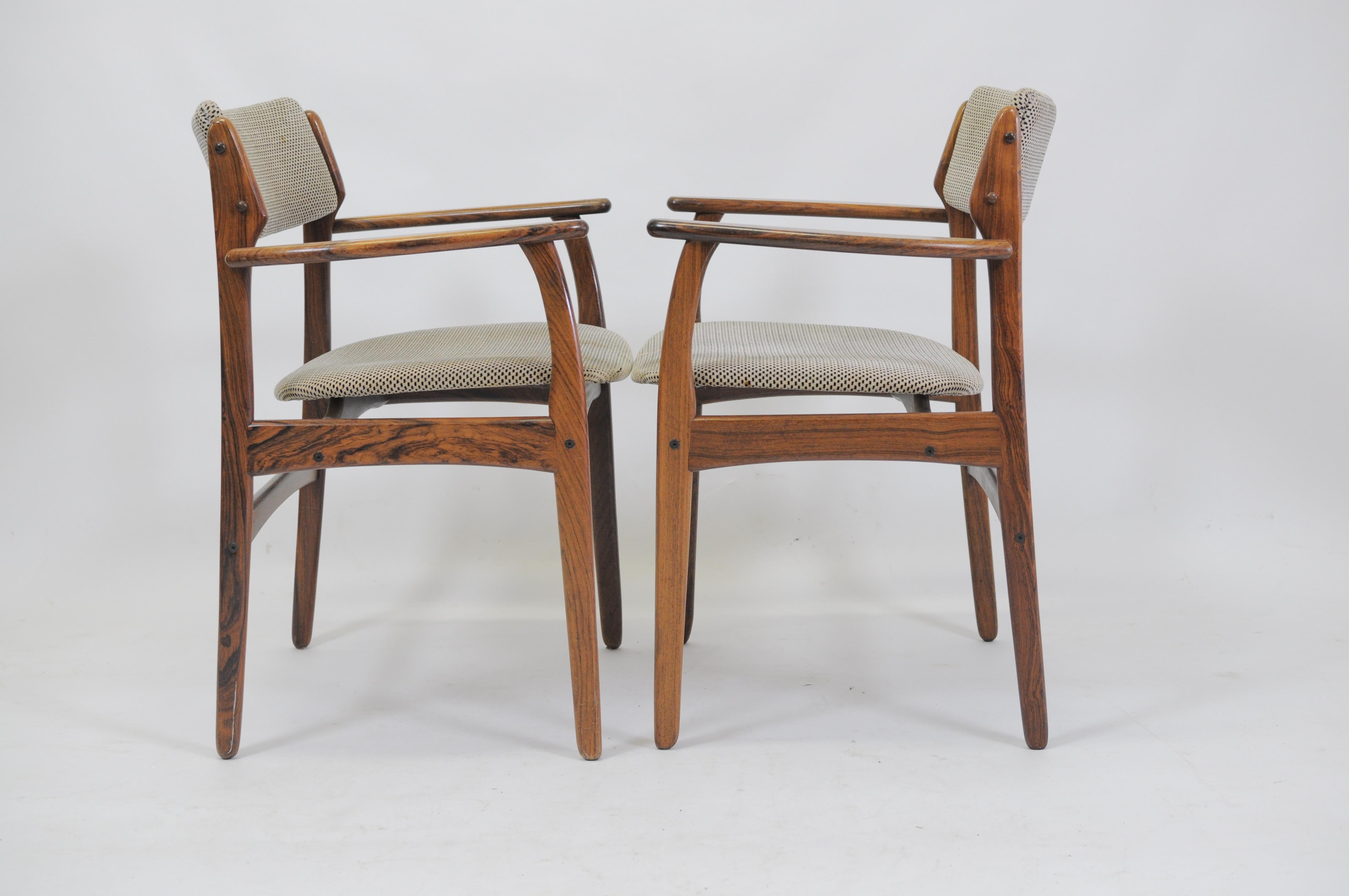 Ensemble de quatre fauteuils Erik Buch Modèle 50 en bois de rose des années 1960, retapissage inclus en vente 3