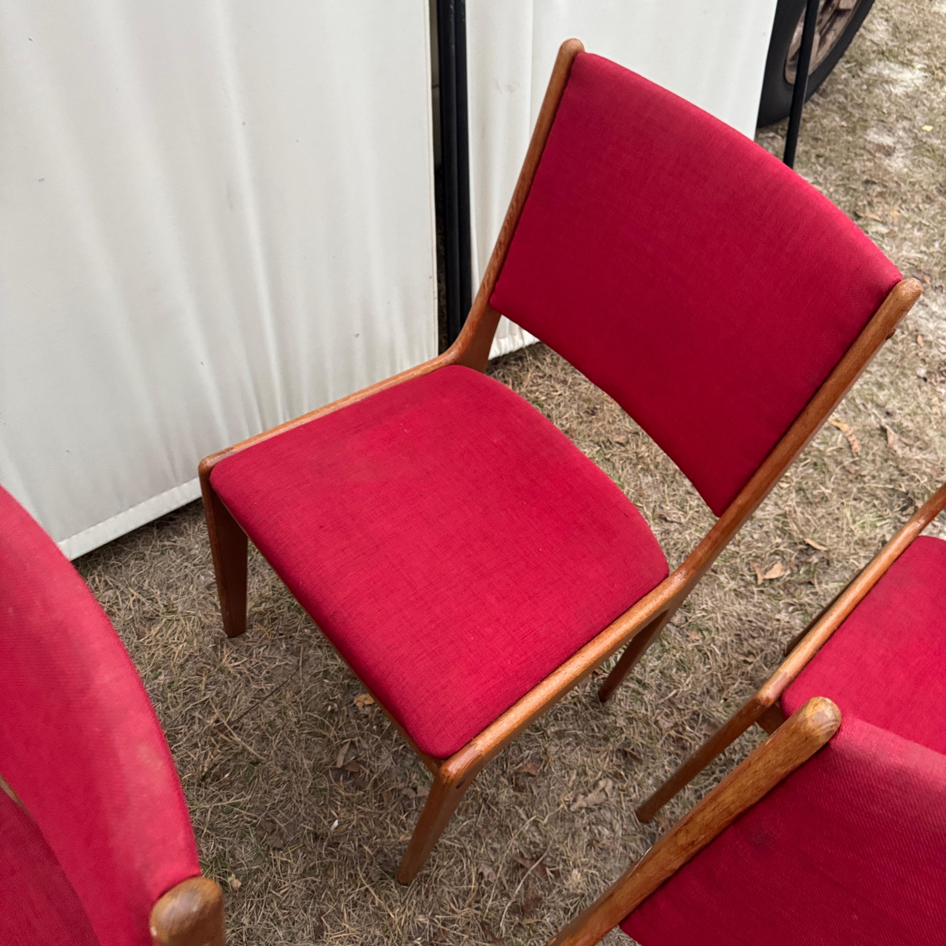 Set di quattro sedie da pranzo in teak Johannes Andersen del 1960 di Uldum Mobelfabrik in vendita 2