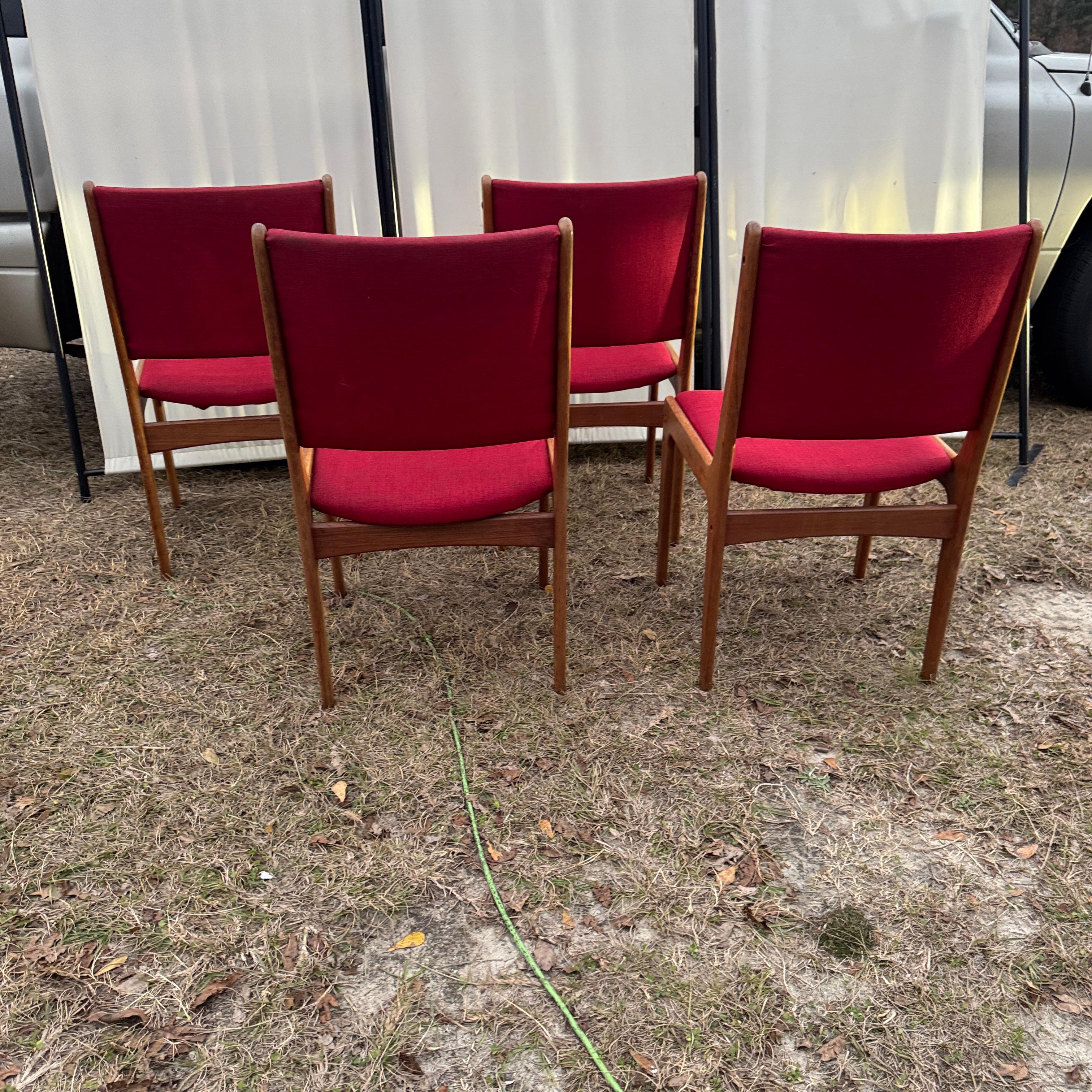 Danese Set di quattro sedie da pranzo in teak Johannes Andersen del 1960 di Uldum Mobelfabrik in vendita