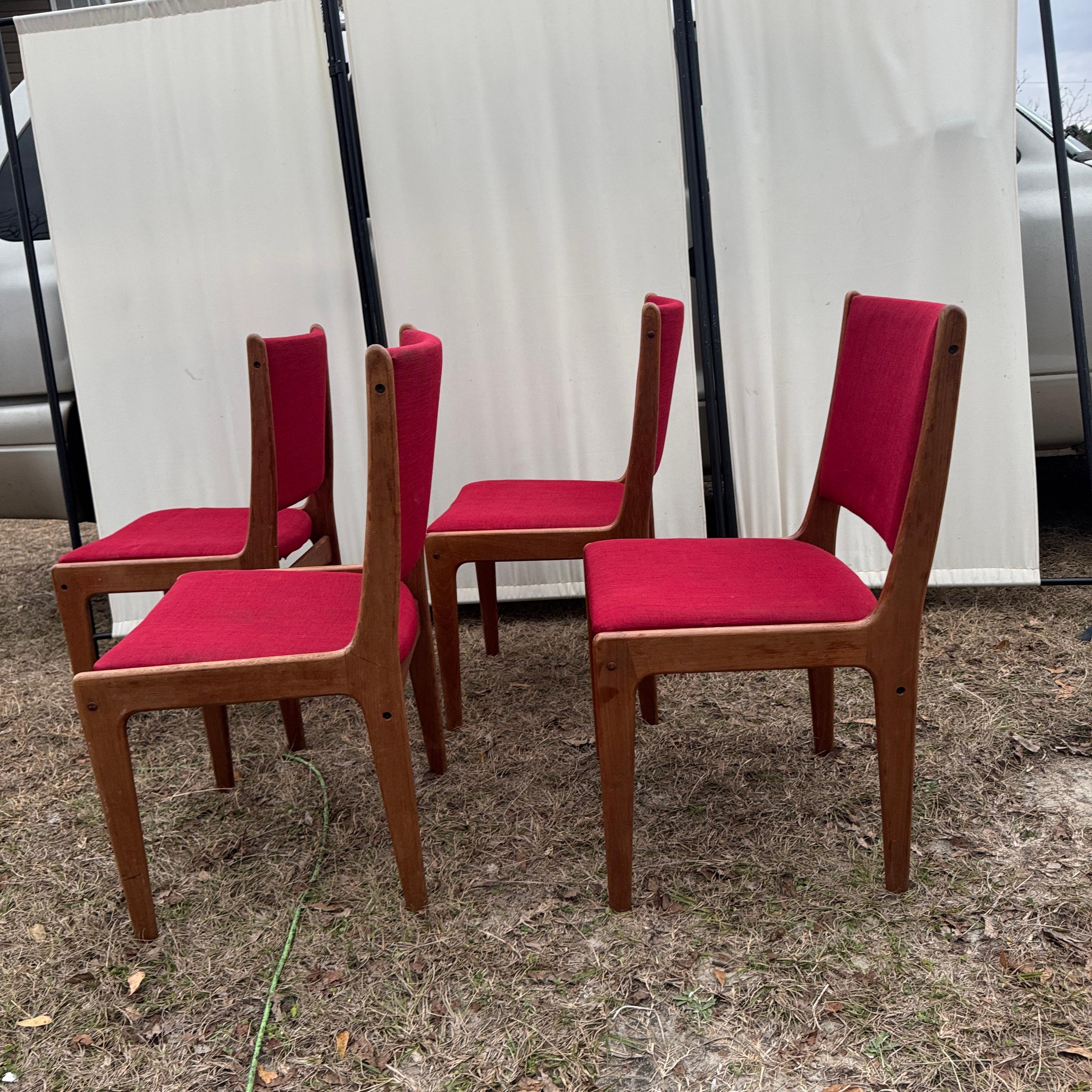 Falegnameria Set di quattro sedie da pranzo in teak Johannes Andersen del 1960 di Uldum Mobelfabrik in vendita