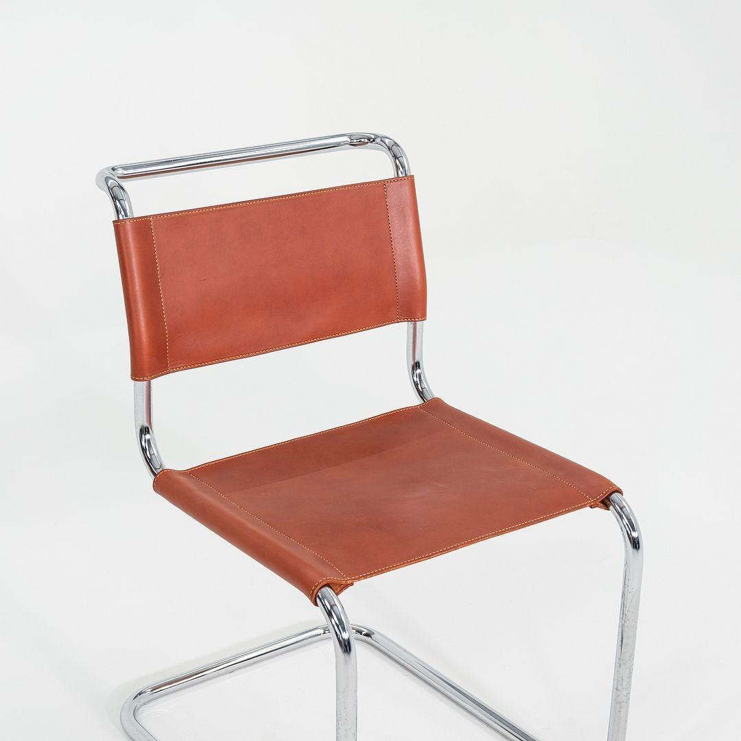 Il s'agit d'un ensemble de quatre chaises d'appoint B33 Cantilever, conçues à l'origine par Marcel Breuer en 1928. Ces exemples particuliers ont été produits par Knoll dans les années 1960. Ils sont dotés d'un cadre en acier tubulaire et d'un