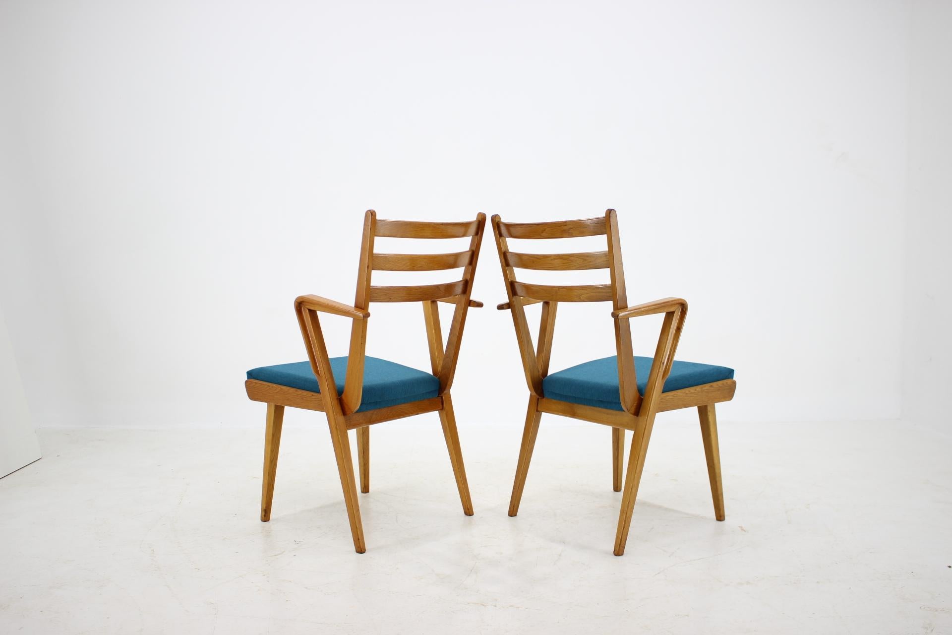 Mid-Century Modern 1960s Set of Four Oak Dining Chairs, Czechoslovakia For Sale