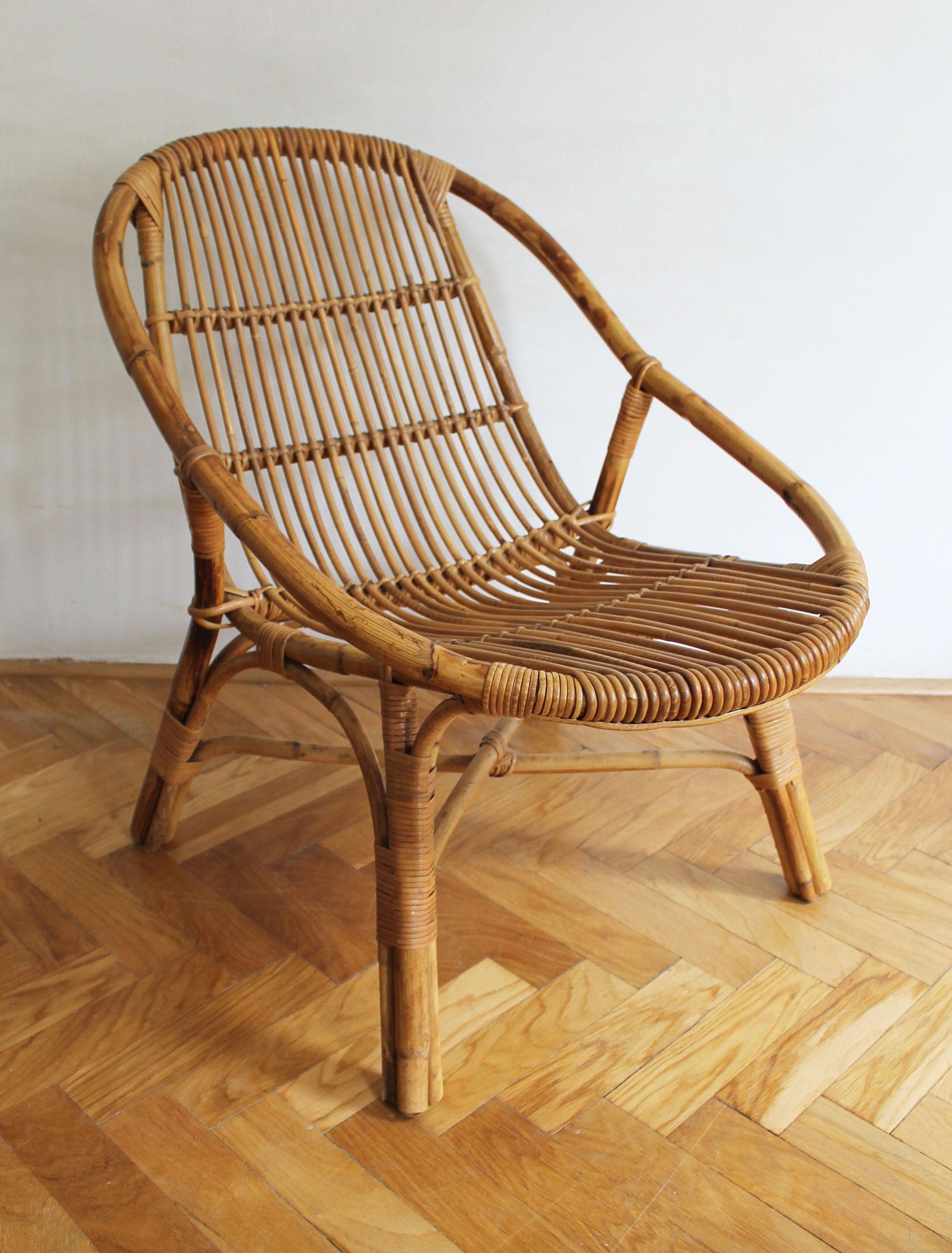 1960's Set of Four Rattan Armchairs and Side Table by Jaroslav Prochazka for ULU For Sale 3