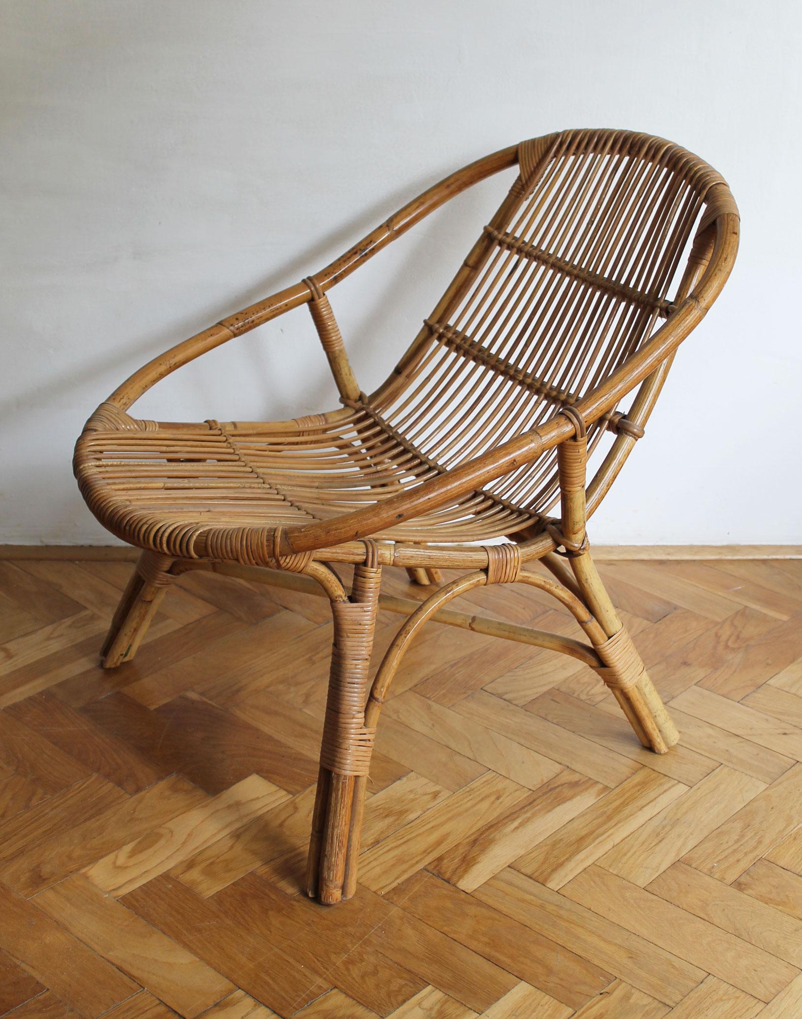 1960's Set of Four Rattan Armchairs and Side Table by Jaroslav Prochazka for ULU In Good Condition For Sale In Brno, CZ