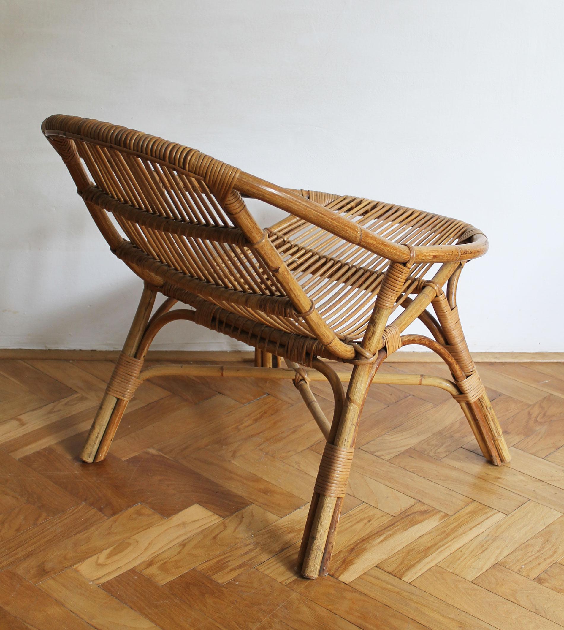 1960's Set of Four Rattan Armchairs and Side Table by Jaroslav Prochazka for ULU For Sale 2