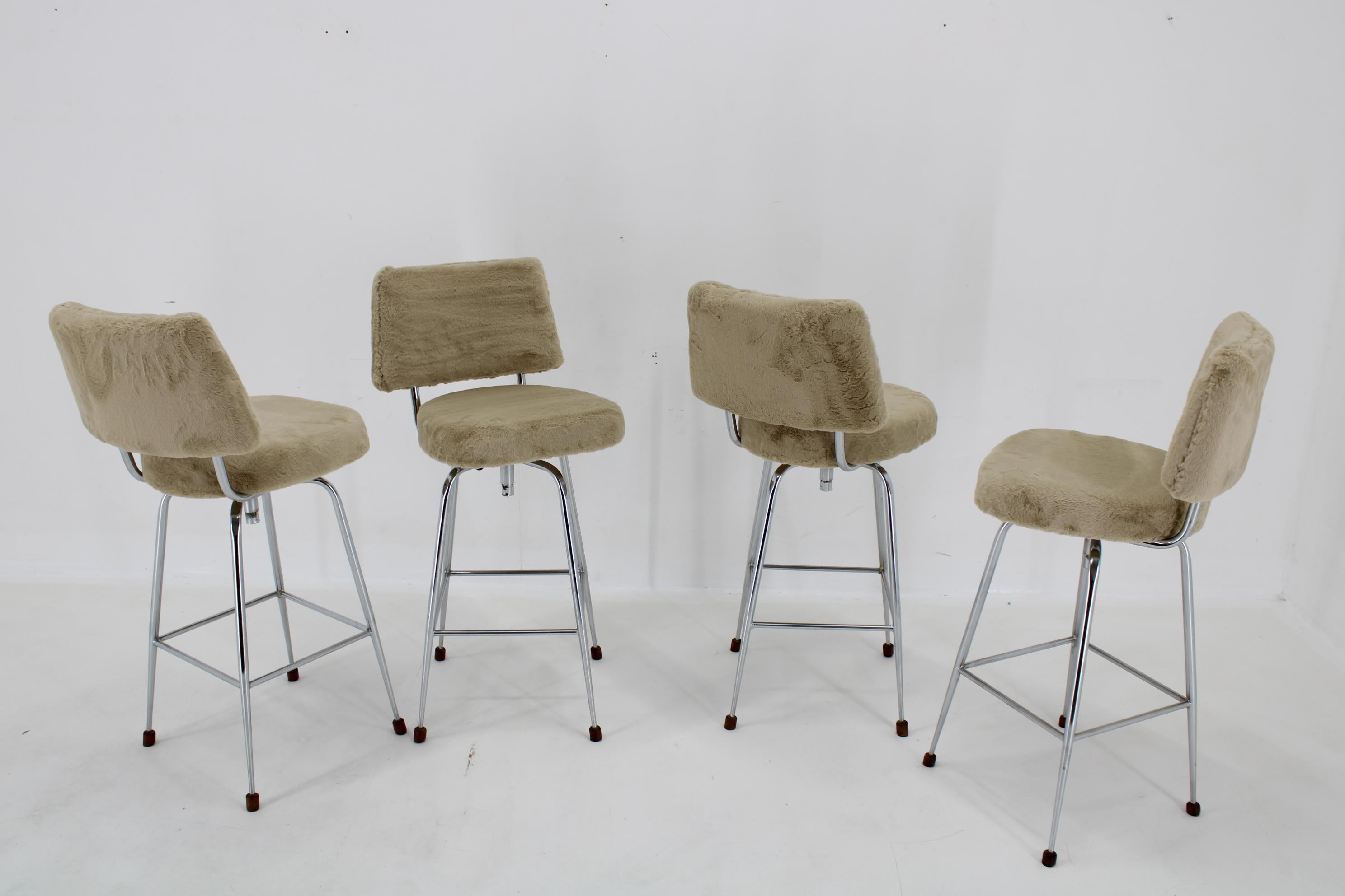1960s Set of Four Restored Bar Chairs, Czechoslovakia In Good Condition For Sale In Praha, CZ
