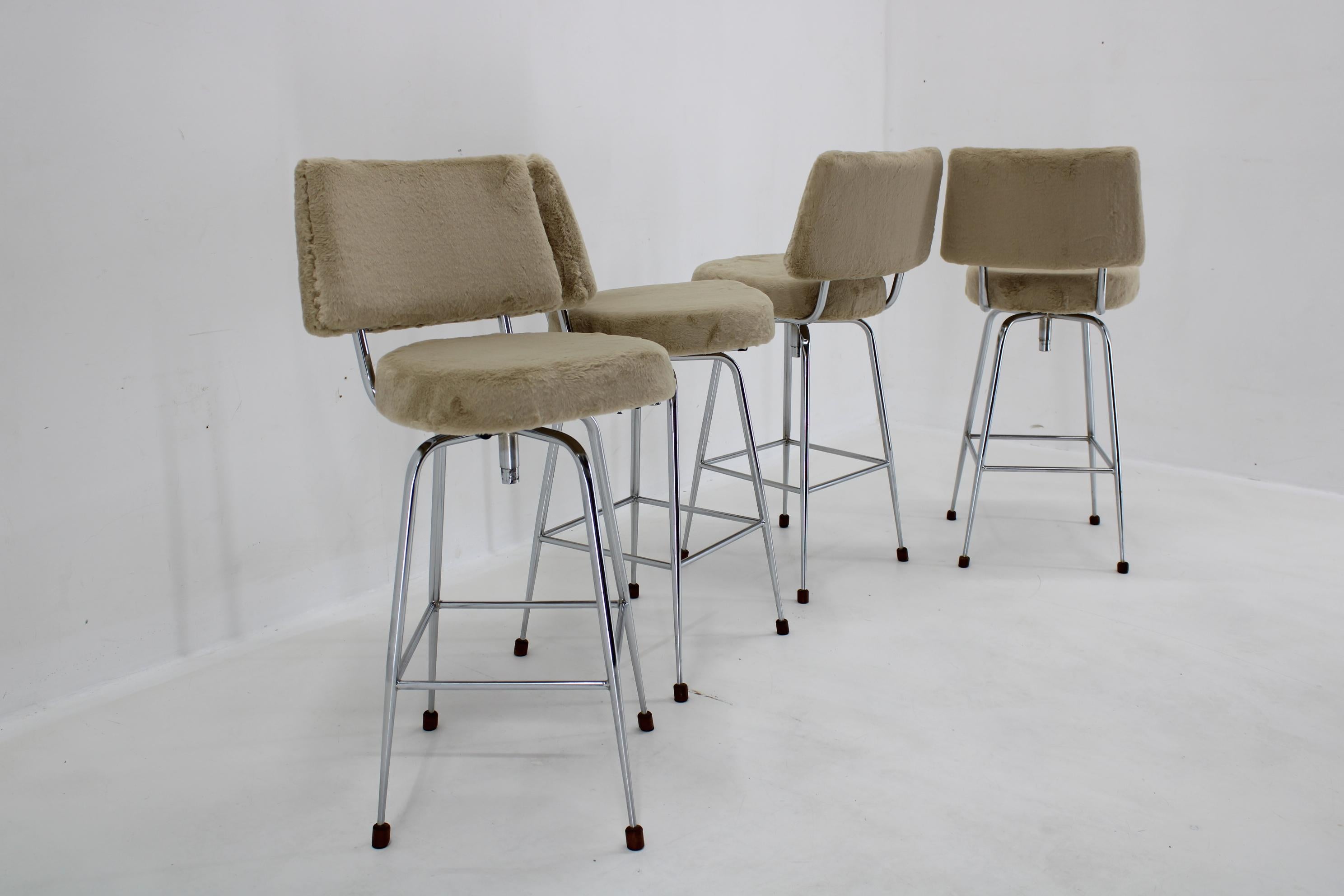 1960s Set of Four Restored Bar Chairs, Czechoslovakia For Sale 2