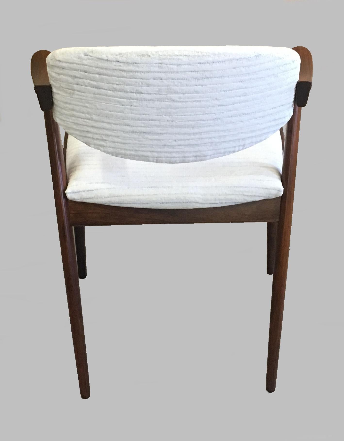 Juego de cuatro sillas de comedor de palisandro Kai Kristiansen restauradas y personalizables de los años 60 mediados del siglo XX en venta