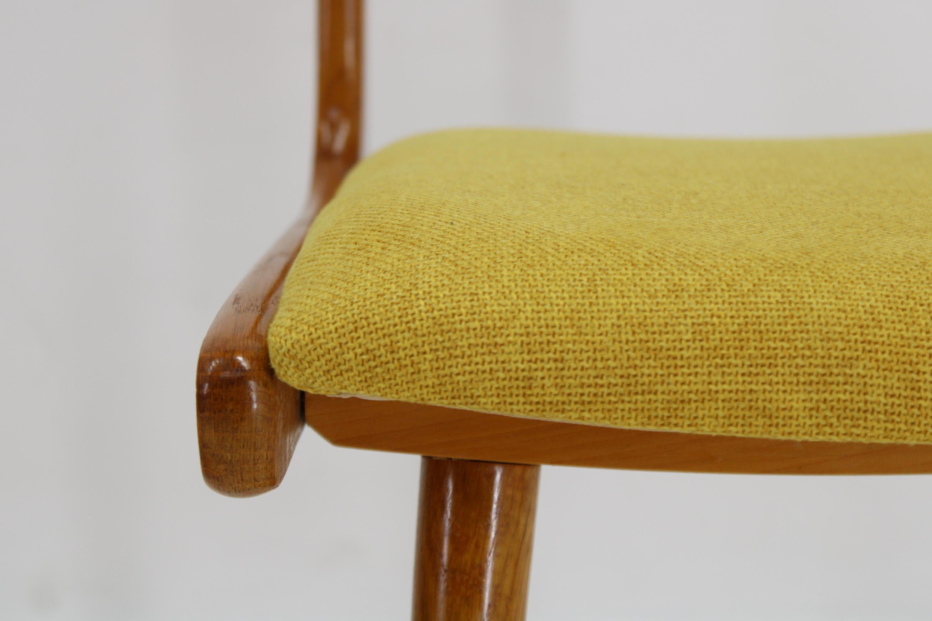 Juego de cuatro sillas de comedor raras restauradas, Checoslovaquia, años 60 en venta 4