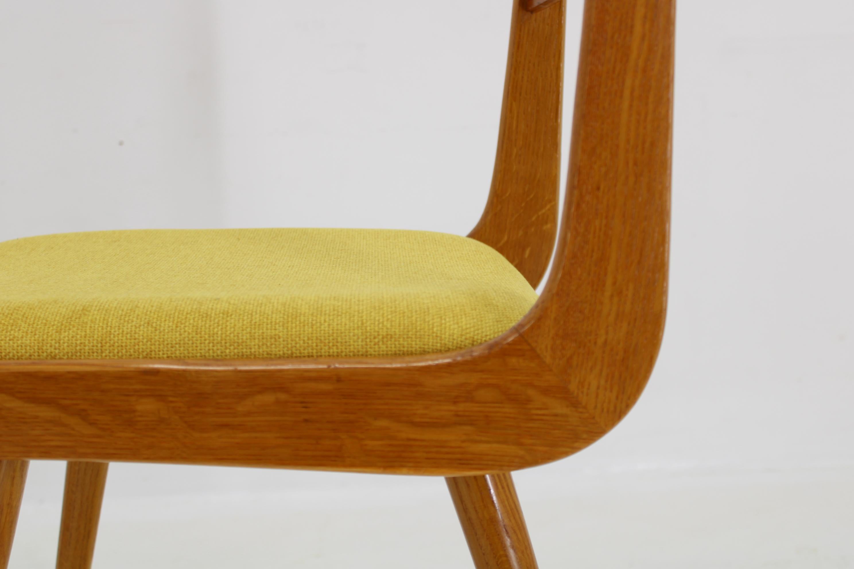 Juego de cuatro sillas de comedor raras restauradas, Checoslovaquia, años 60 en venta 5