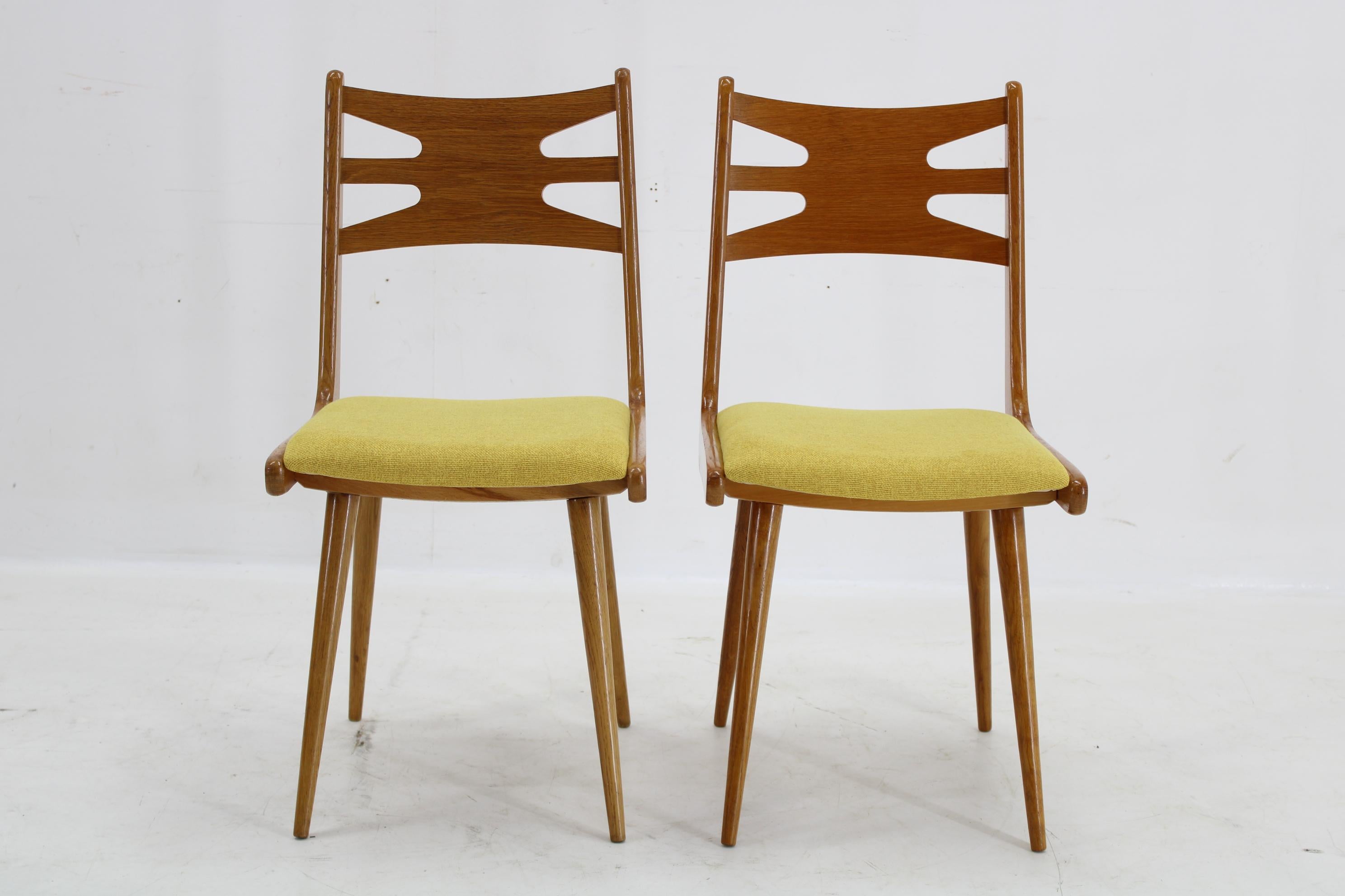 Juego de cuatro sillas de comedor raras restauradas, Checoslovaquia, años 60 en Bueno estado para la venta en Praha, CZ