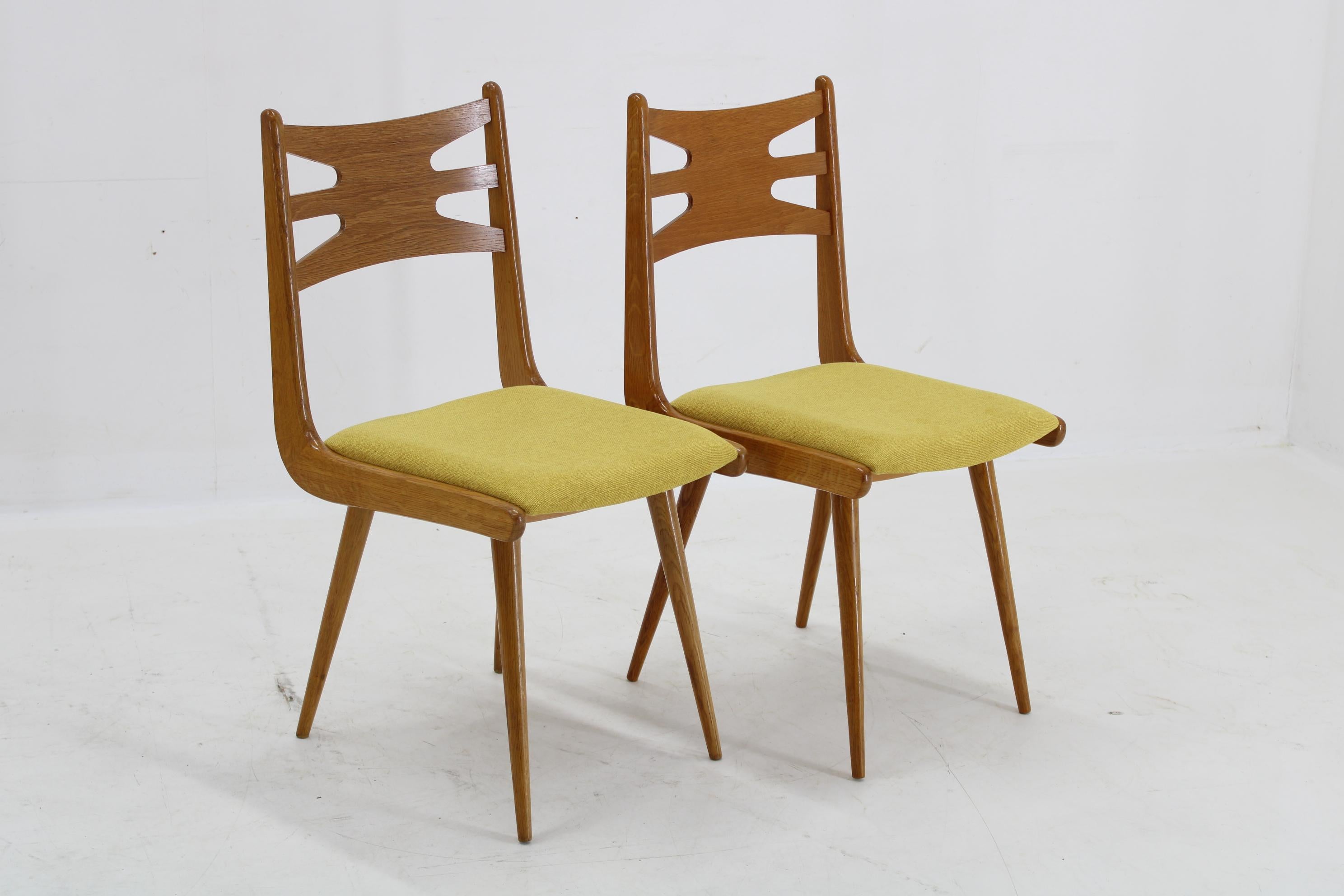 Juego de cuatro sillas de comedor raras restauradas, Checoslovaquia, años 60 mediados del siglo XX en venta