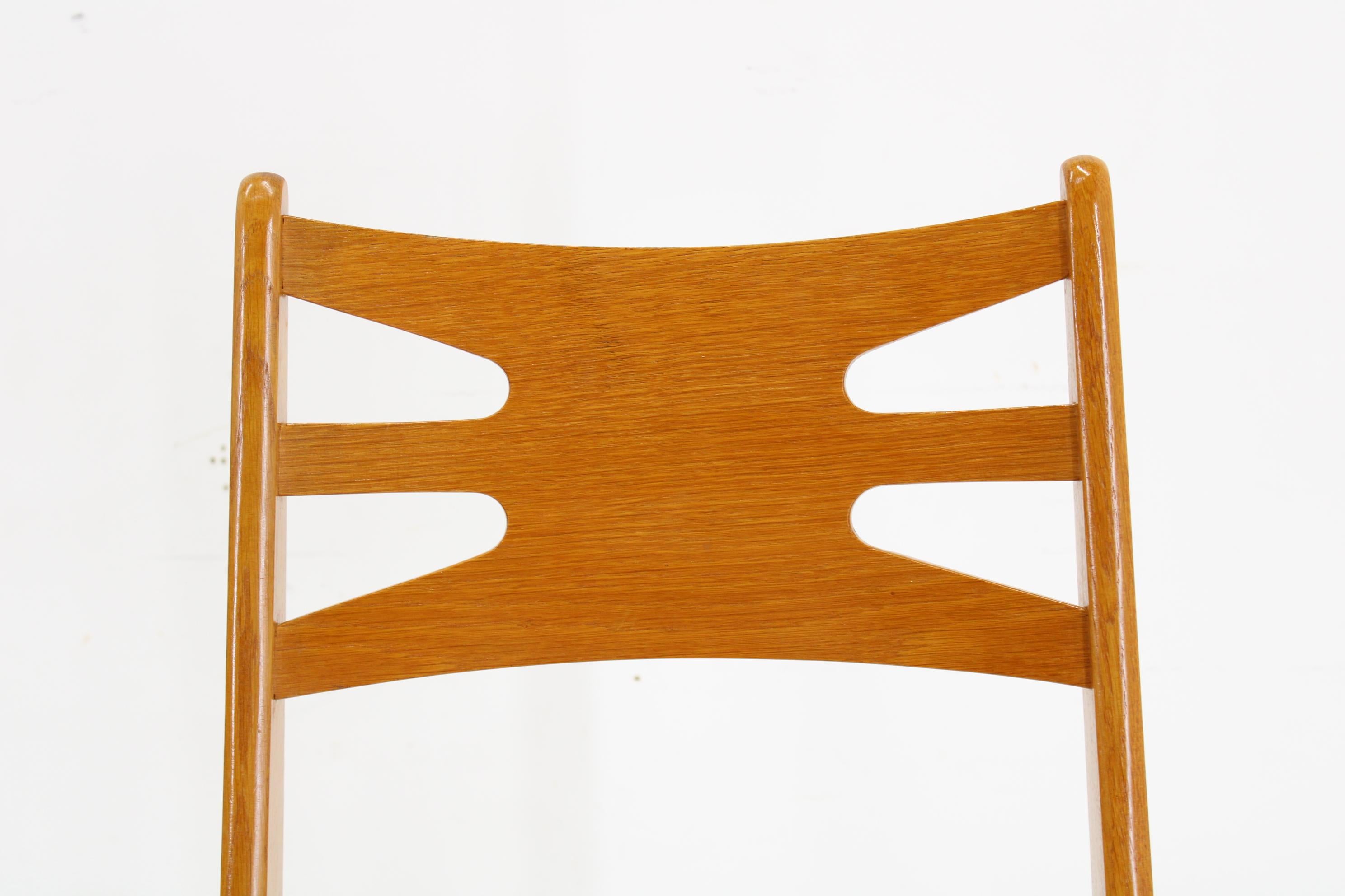 Juego de cuatro sillas de comedor raras restauradas, Checoslovaquia, años 60 en venta 3