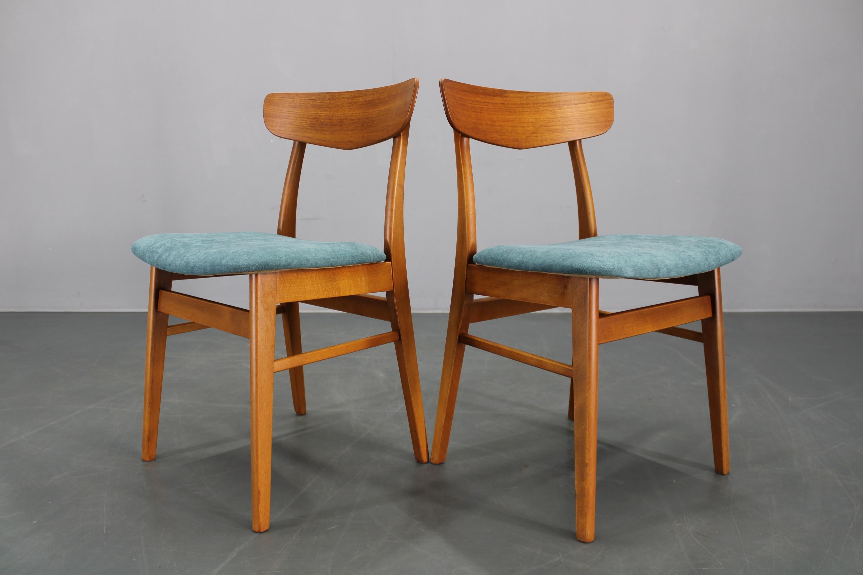 Metà XX secolo Set di quattro sedie da pranzo in teak restaurate degli anni '60, Danimarca in vendita