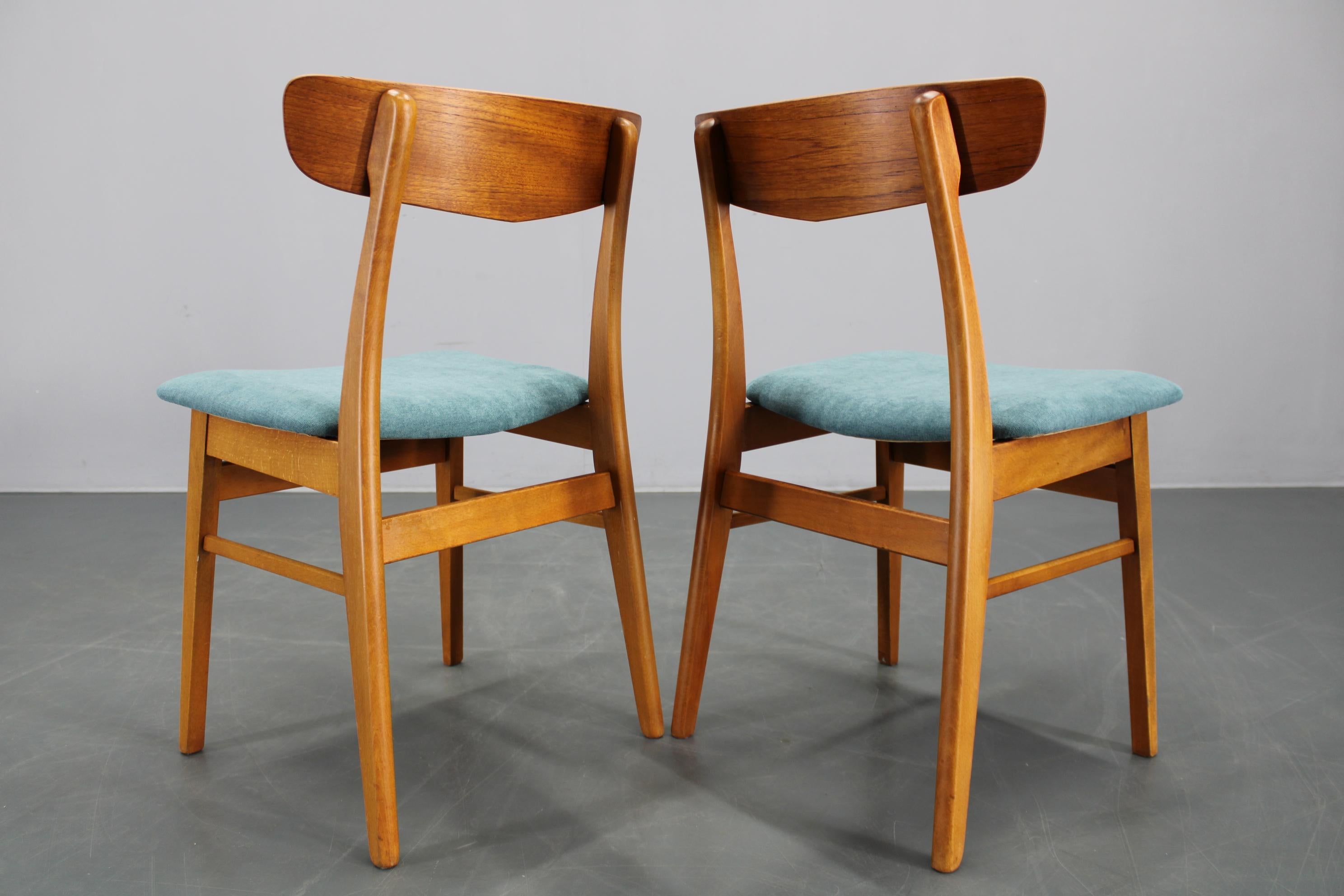 Set di quattro sedie da pranzo in teak restaurate degli anni '60, Danimarca in vendita 1