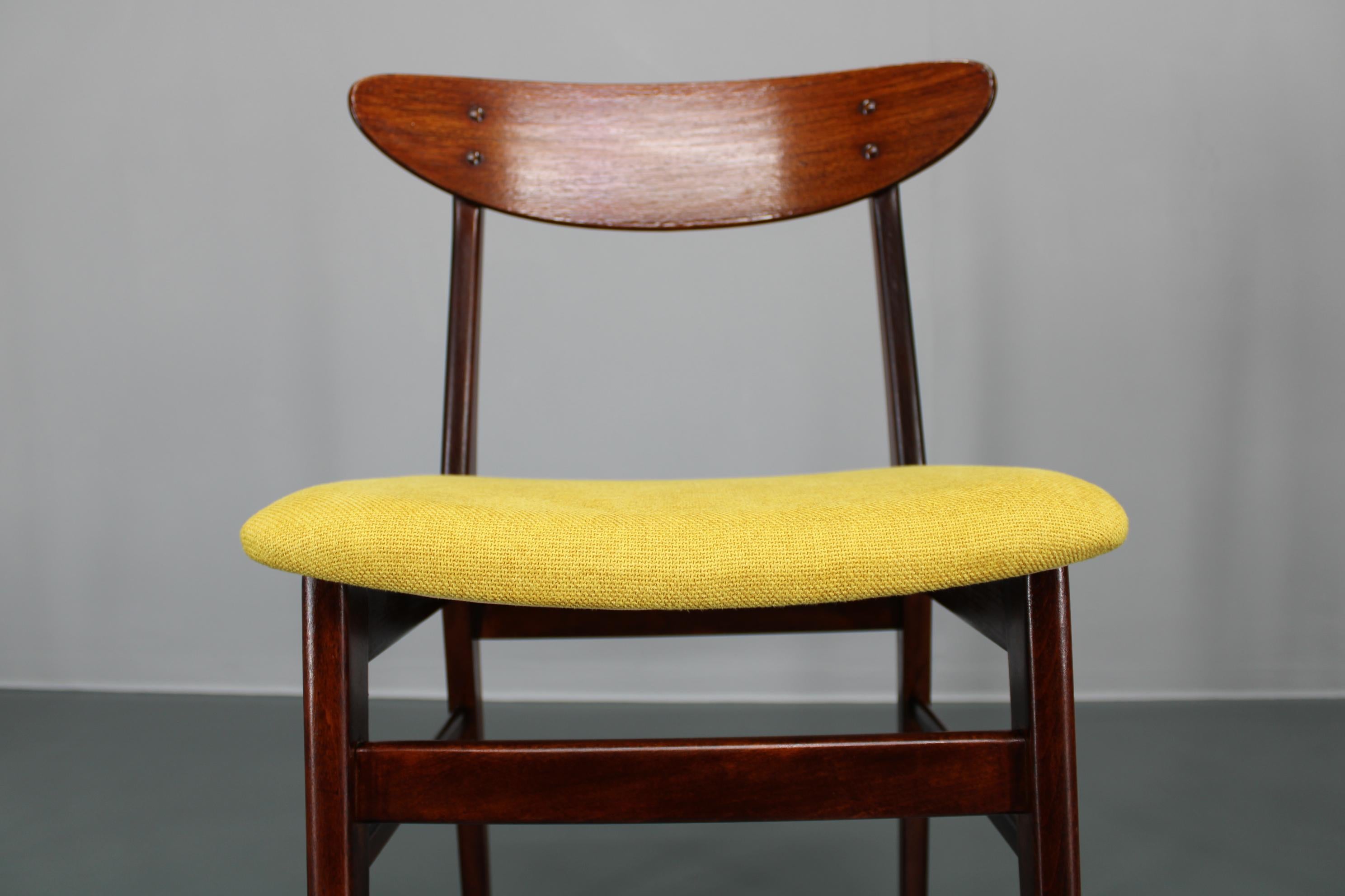 Juego de cuatro sillas de comedor restauradas de los años 60, Farstrup, Dinamarca en Bueno estado para la venta en Praha, CZ