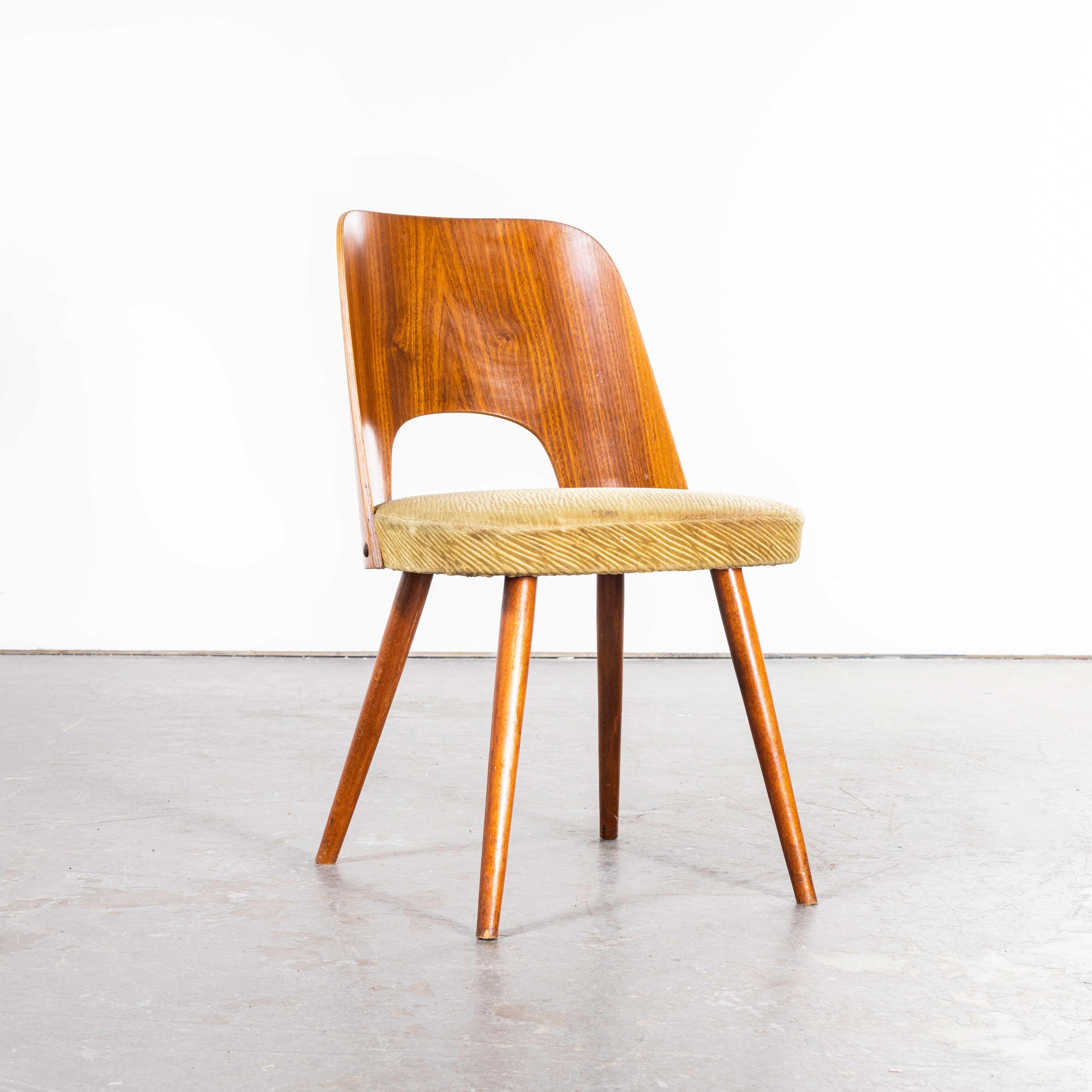 Oswald Haerdtl ensemble de quatre chaises de salle à manger tapissées des années 1960 en vente 2