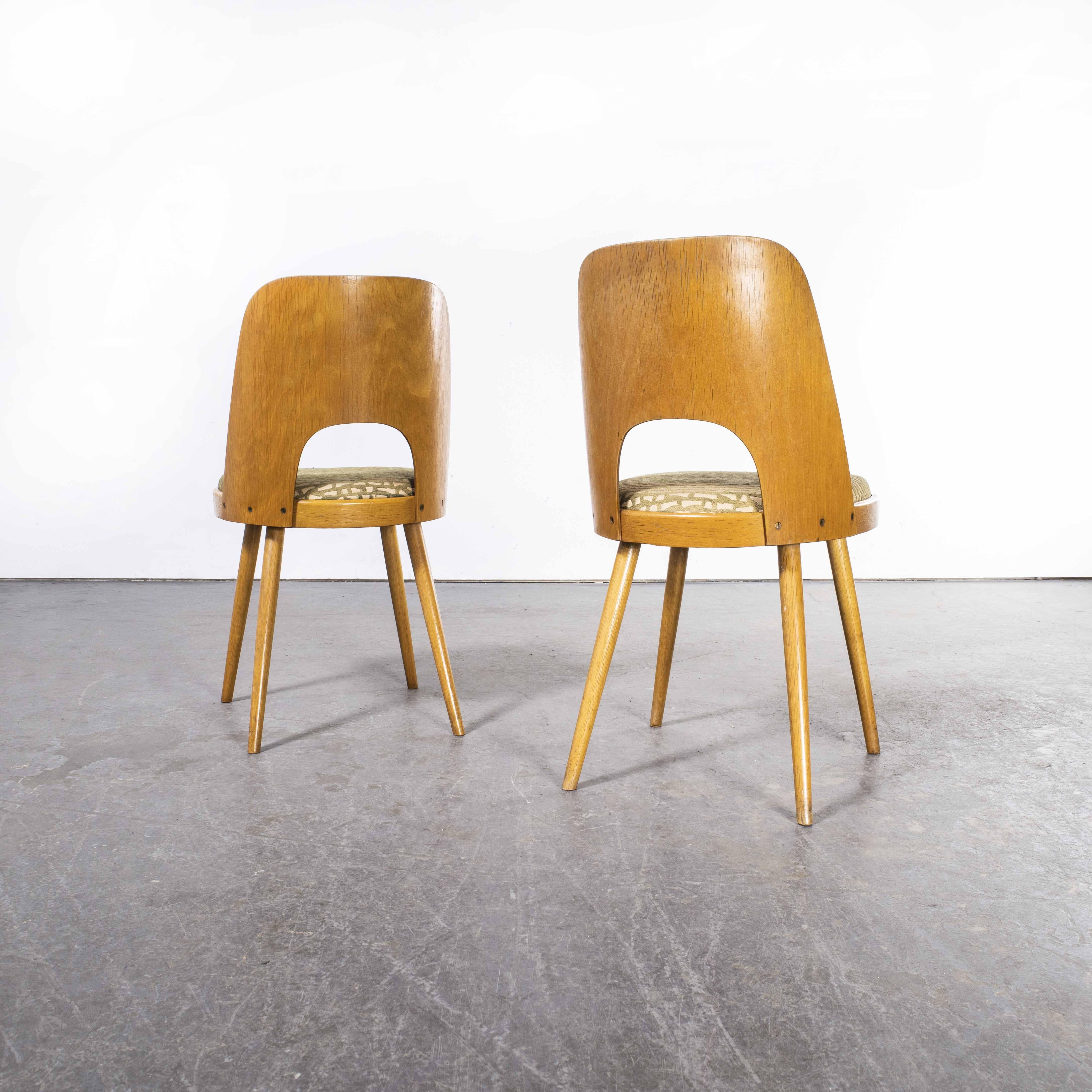 Tissu Oswald Haerdtl ensemble de quatre chaises de salle à manger tapissées des années 1960 en vente