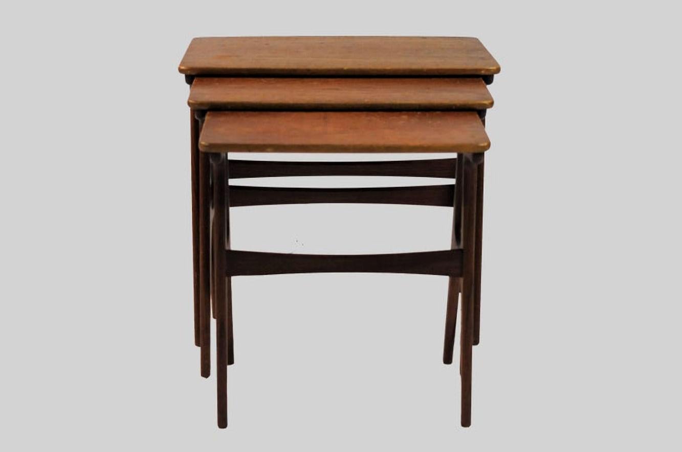 1960s Set of Fully Restored and Refinished Danish Nesting Tables in Teak In Excellent Condition For Sale In Knebel, DK