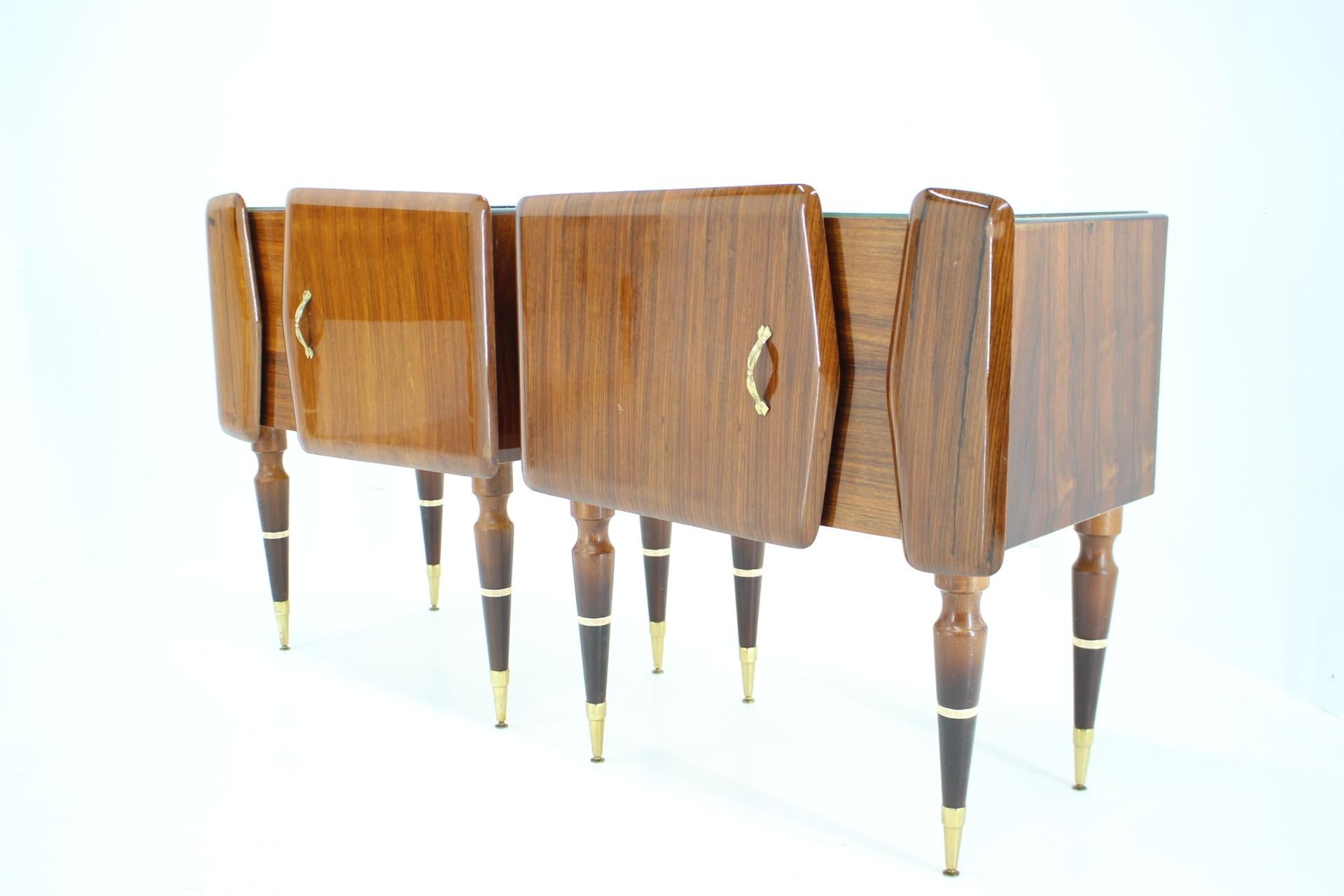 1960s Set of Sculptural Wooden Bedside Tables and Sideboard, Italy For Sale 3