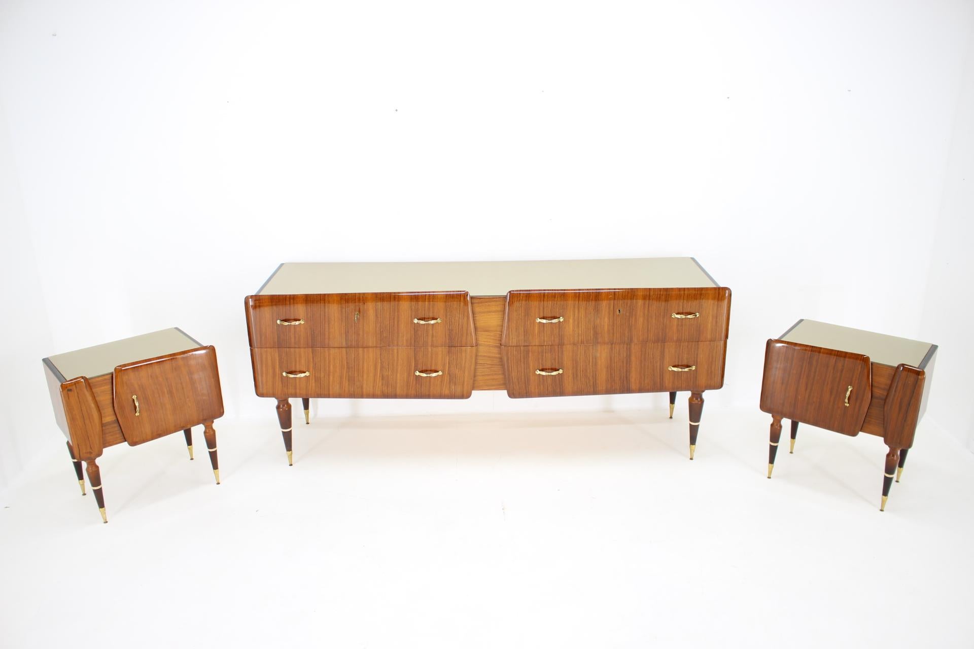 Mid-Century Modern 1960s Set of Sculptural Wooden Bedside Tables and Sideboard, Italy For Sale
