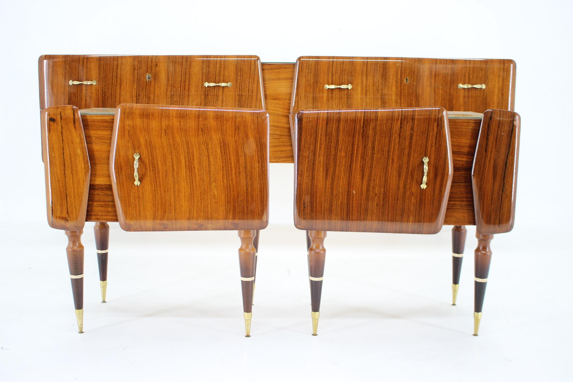 1960s Set of Sculptural Wooden Bedside Tables and Sideboard, Italy In Good Condition For Sale In Praha, CZ