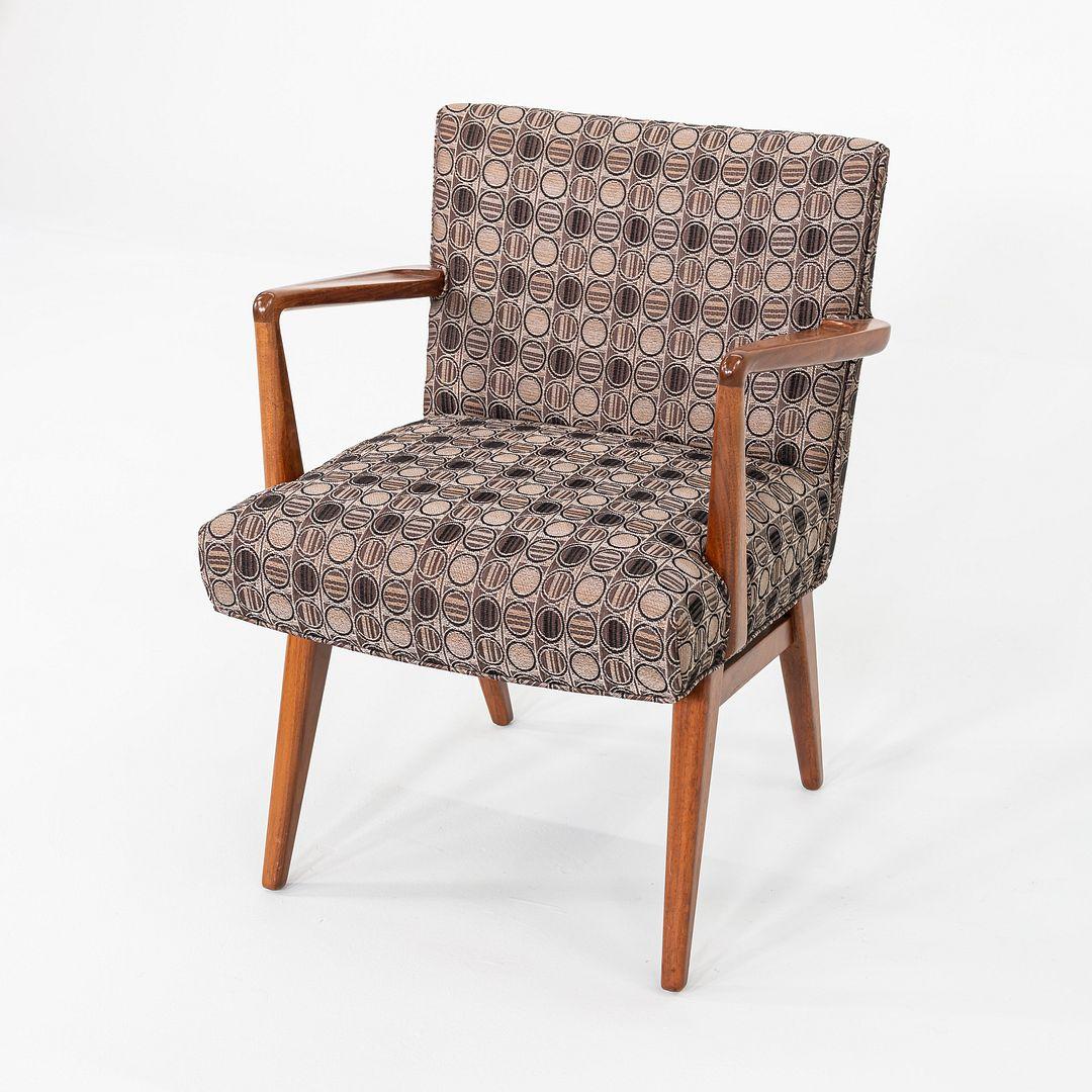 Satz von sieben Jens Risom Design Modell C-108 Esszimmerstühlen aus Nussbaumholz, 1960er Jahre (Moderne) im Angebot